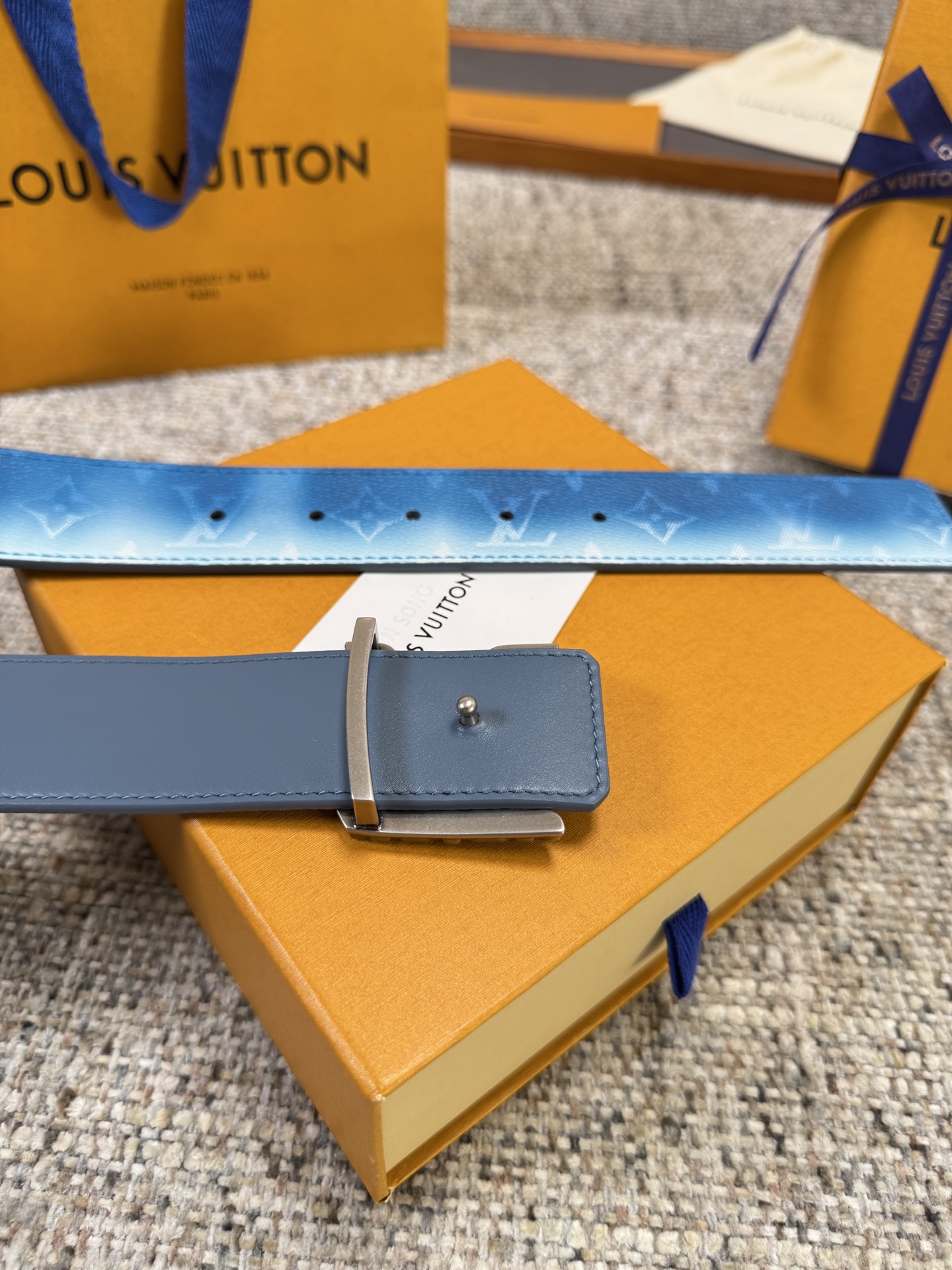 Louis Vuitton LV腰带 PVC皮底系列 原厂五金 精致手工绘边 柔软舒适 宽4.