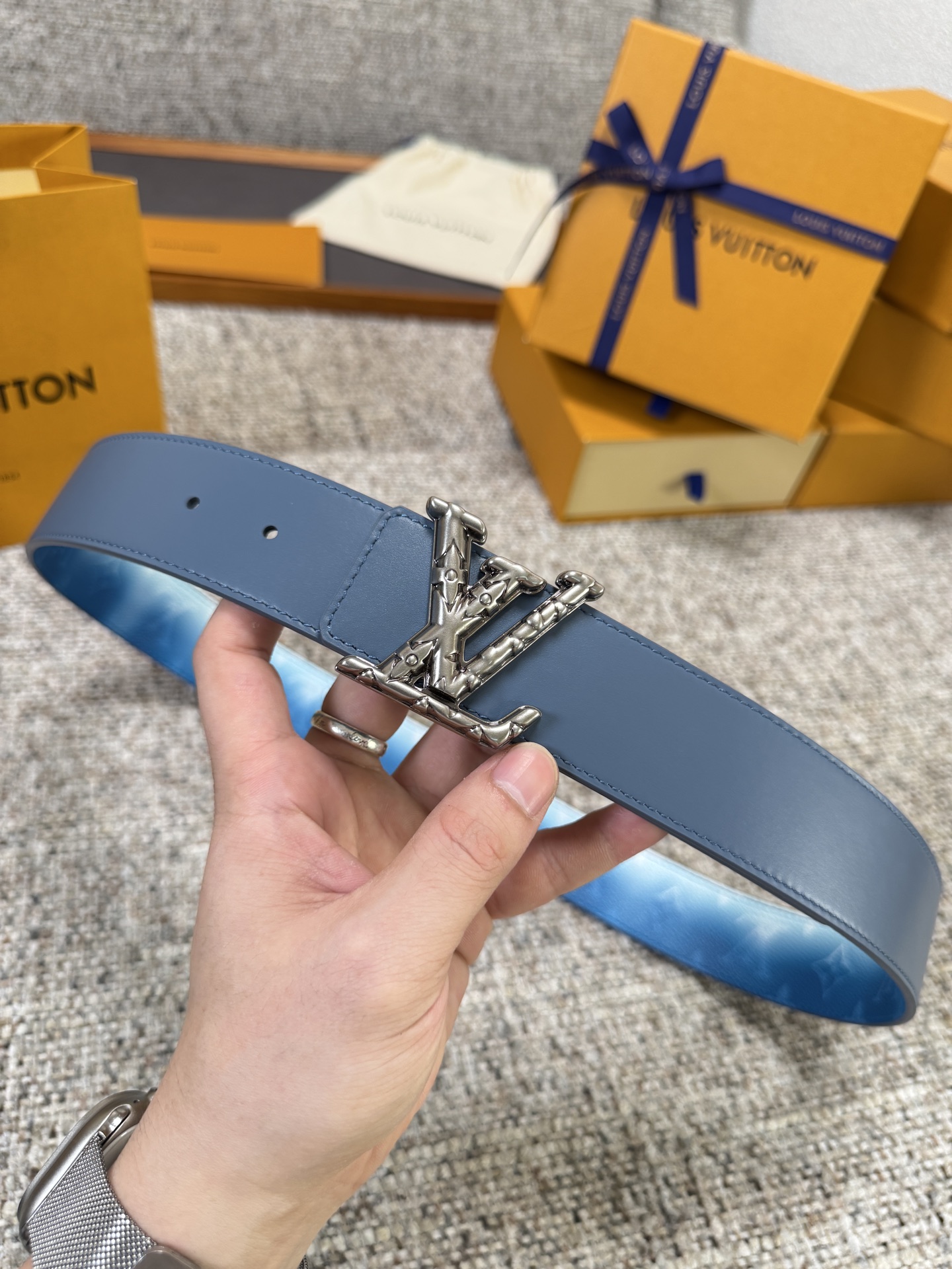 Louis Vuitton LV腰带 PVC皮底系列 原厂五金 精致手工绘边 柔软舒适 宽4.