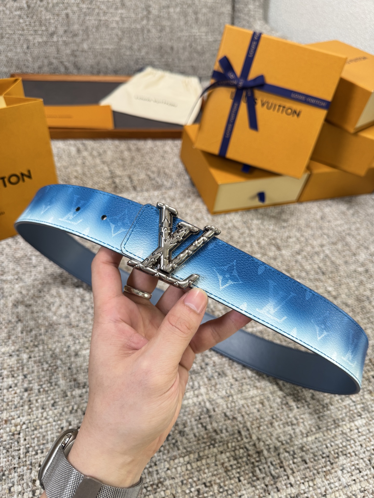 Louis Vuitton LV腰带 PVC皮底系列 原厂五金 精致手工绘边 柔软舒适 宽4.