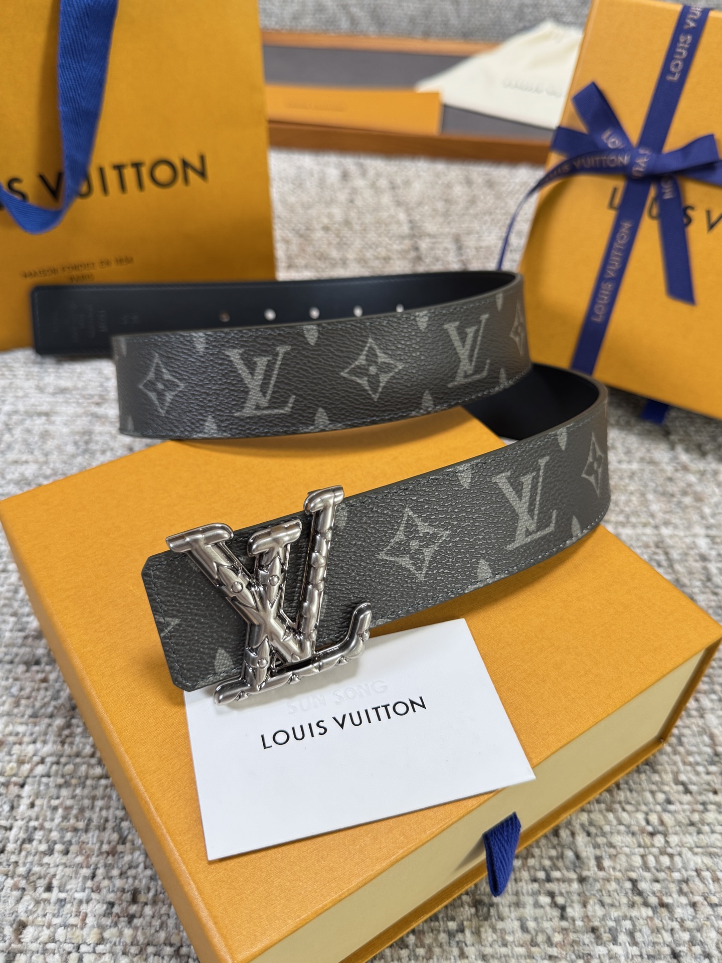 Louis Vuitton LV腰带 PVC皮底系列 原厂五金 精致手工绘边 柔软舒适 宽4.0