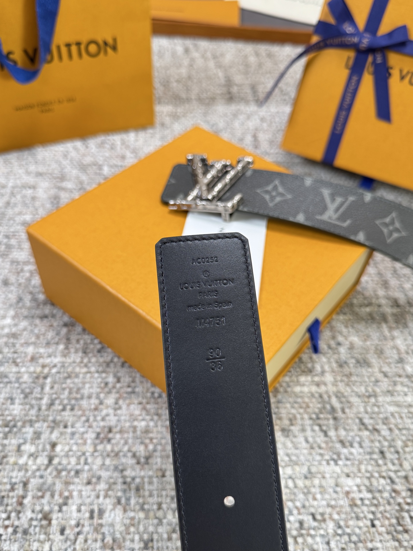 Louis Vuitton LV腰带 PVC皮底系列 原厂五金 精致手工绘边 柔软舒适 宽4.0