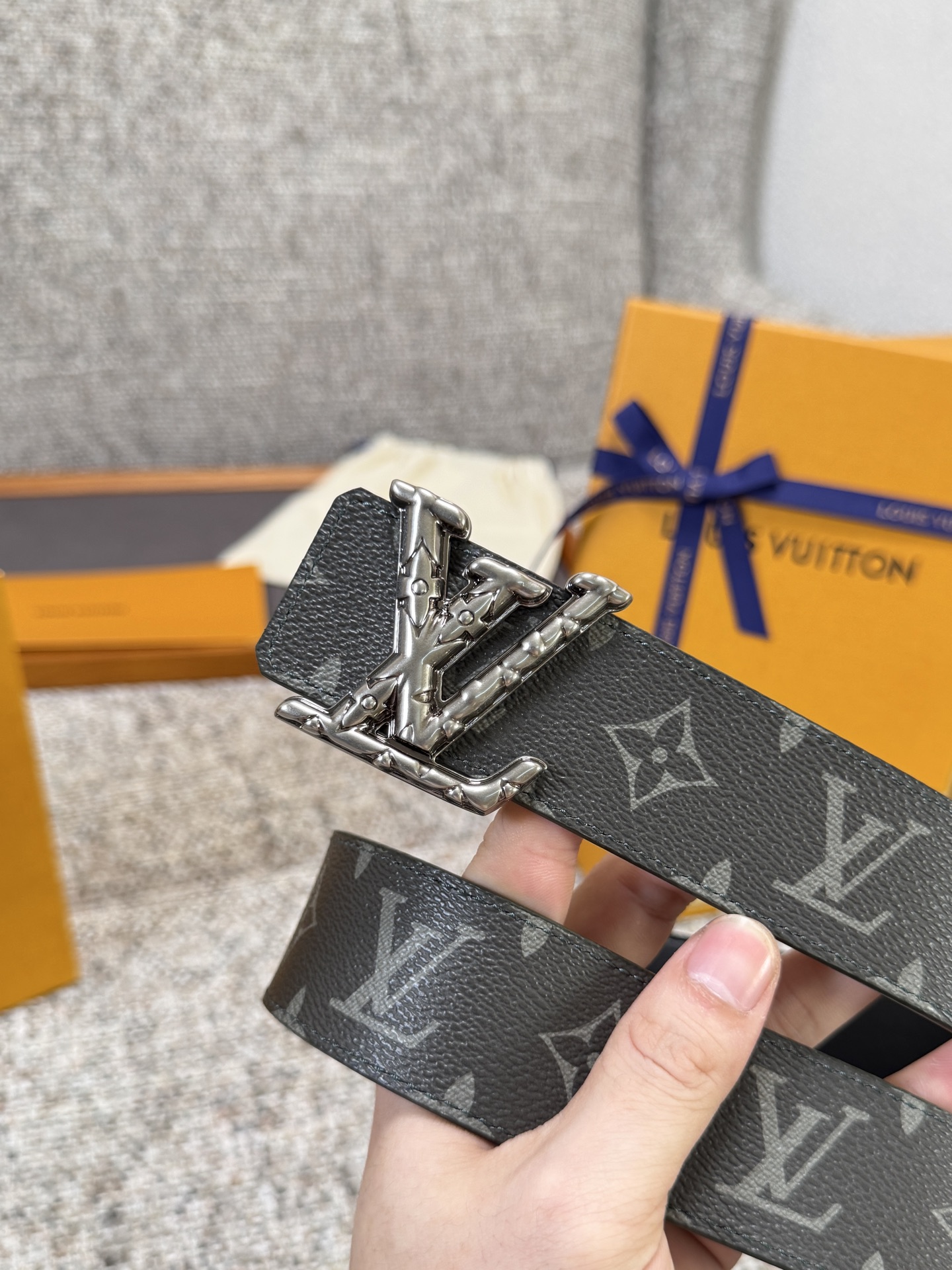 Louis Vuitton LV腰带 PVC皮底系列 原厂五金 精致手工绘边 柔软舒适 宽4.0