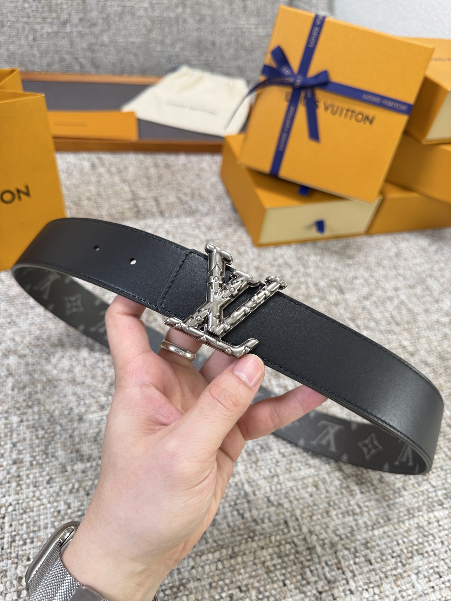 Louis Vuitton LV腰带 PVC皮底系列 原厂五金 精致手工绘边 柔软舒适 宽4.0