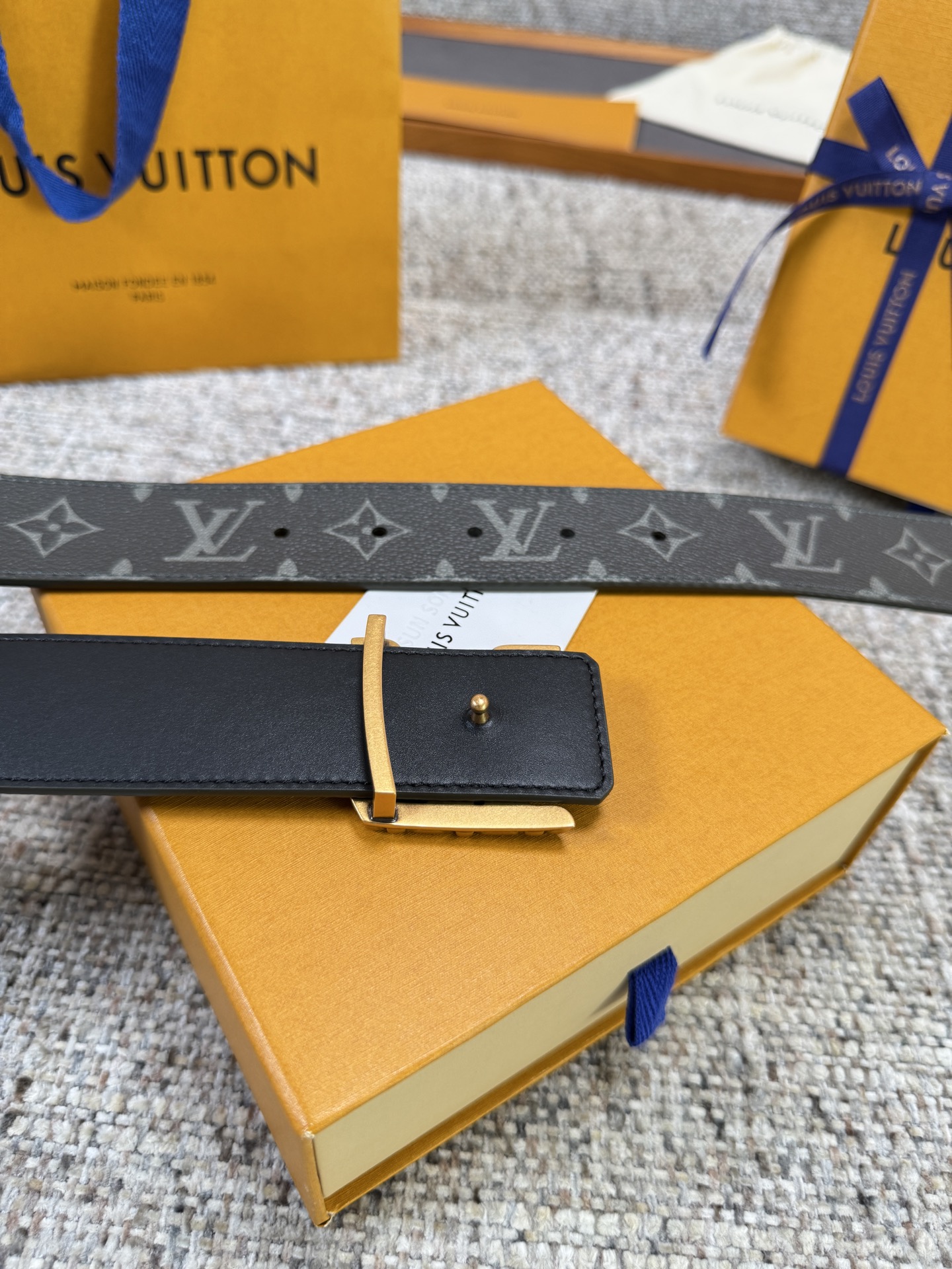 Louis Vuitton LV腰带 PVC皮底系列 原厂五金 精致手工绘边 柔软舒适 宽4.0