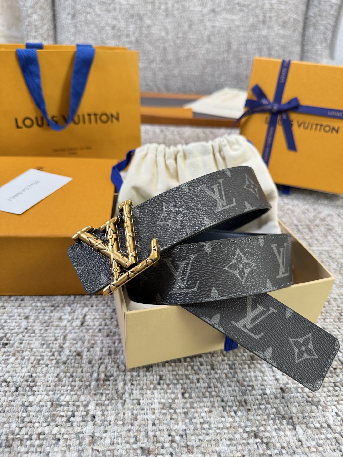 Louis Vuitton LV腰带 PVC皮底系列 原厂五金 精致手工绘边 柔软舒适 宽4.0