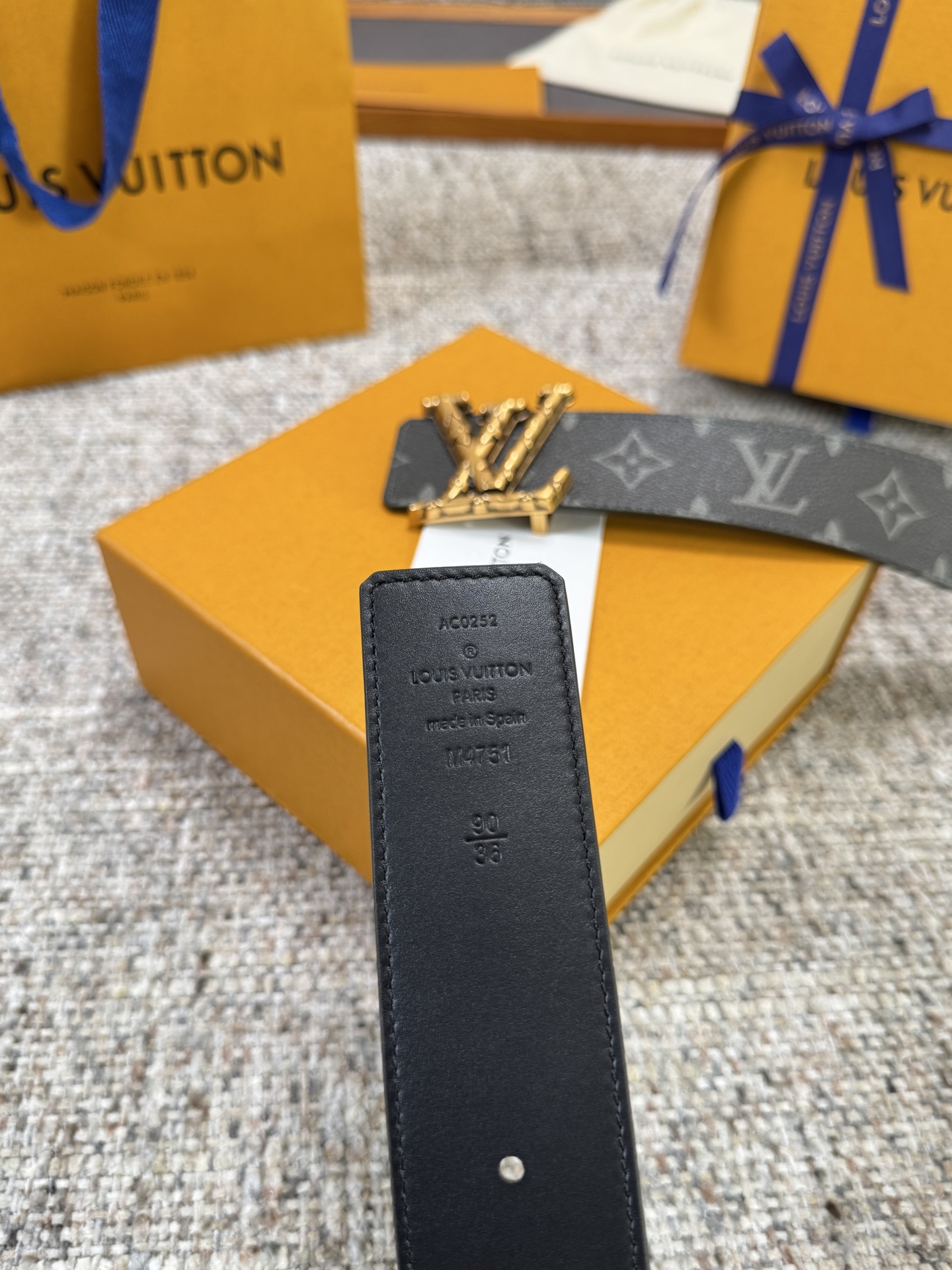 Louis Vuitton LV腰带 PVC皮底系列 原厂五金 精致手工绘边 柔软舒适 宽4.0