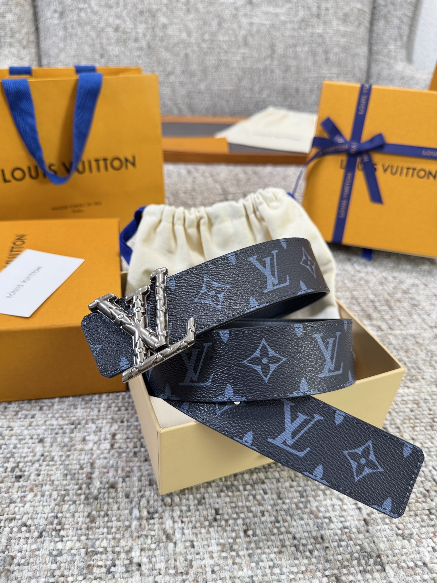 Louis Vuitton LV腰带 PVC皮底系列 原厂五金 精致手工绘边 柔软舒适 宽4.0