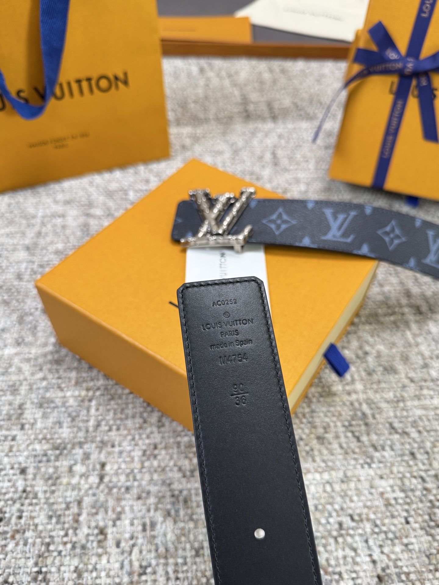 Louis Vuitton LV腰带 PVC皮底系列 原厂五金 精致手工绘边 柔软舒适 宽4.0