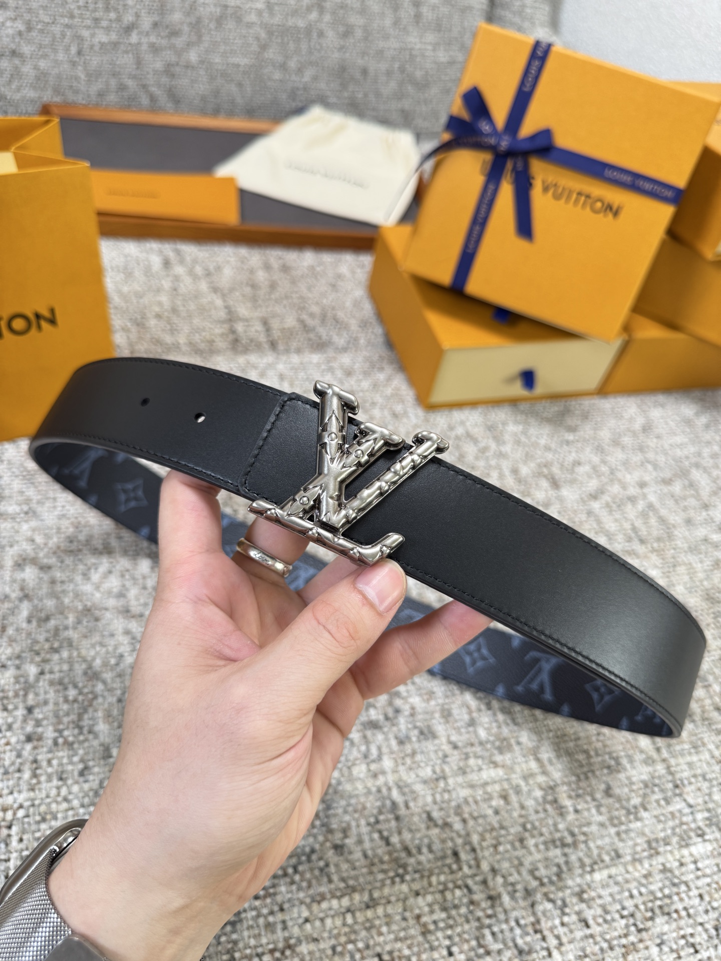 Louis Vuitton LV腰带 PVC皮底系列 原厂五金 精致手工绘边 柔软舒适 宽4.0