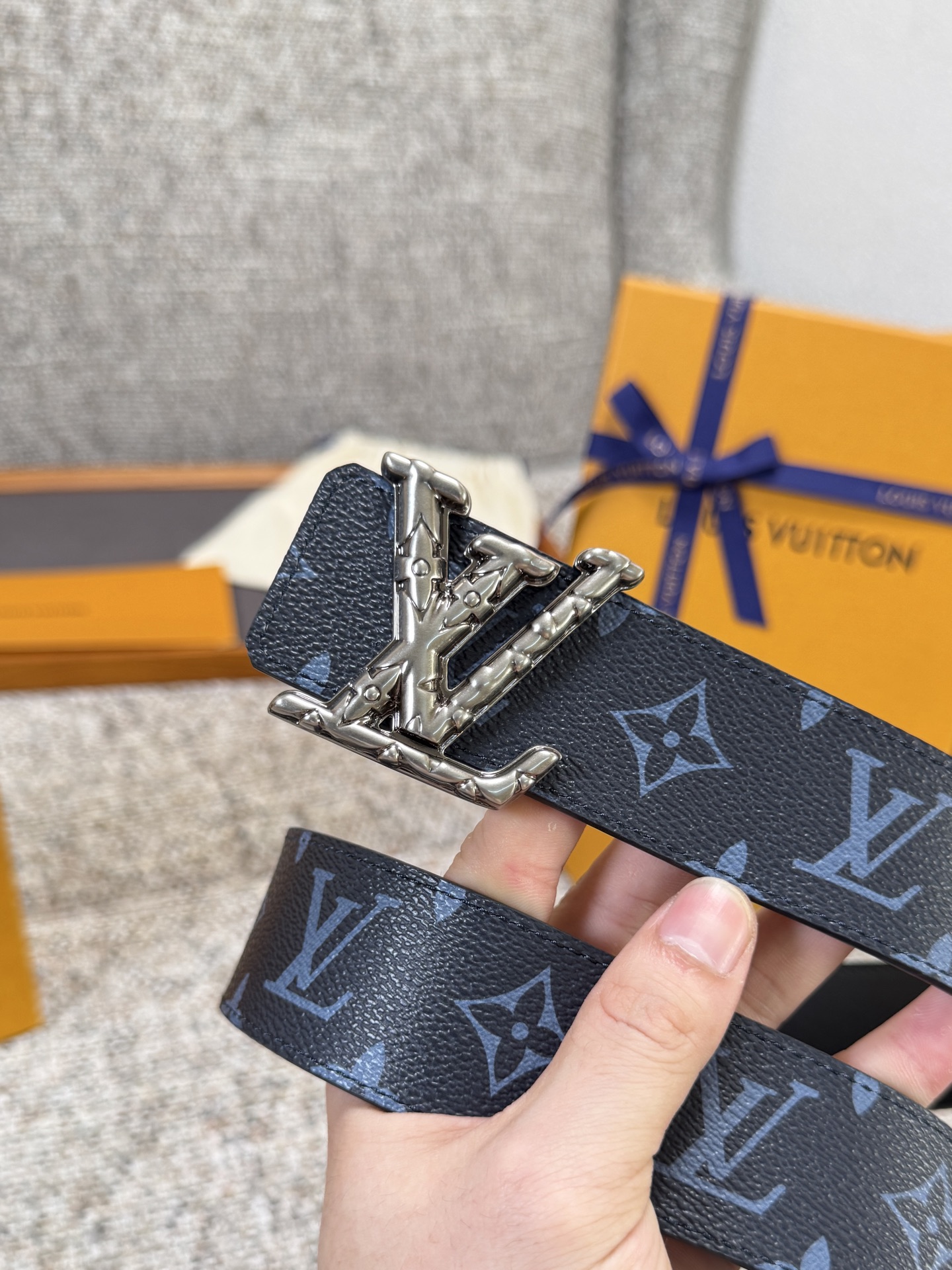 Louis Vuitton LV腰带 PVC皮底系列 原厂五金 精致手工绘边 柔软舒适 宽4.0