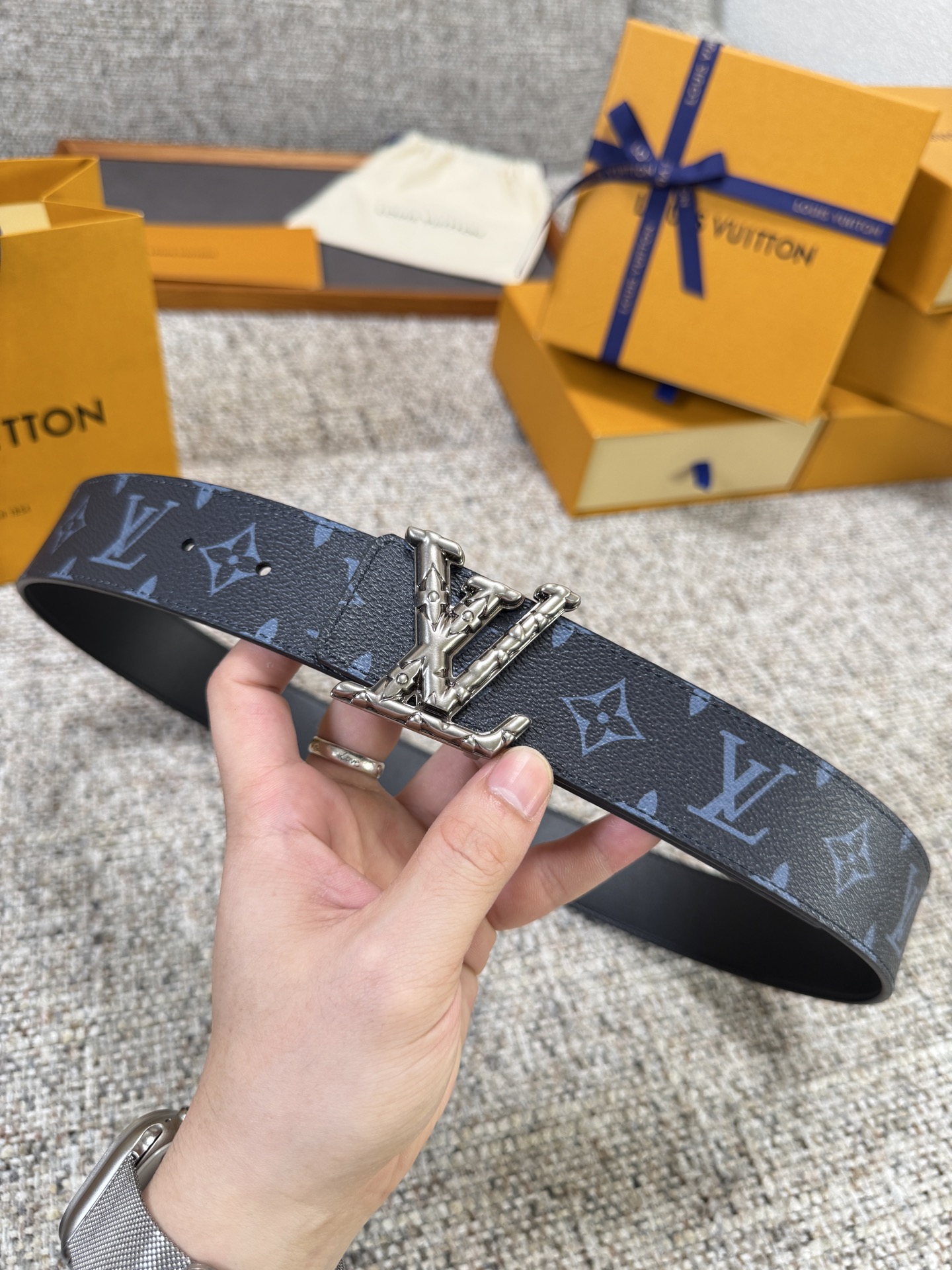 Louis Vuitton LV腰带 PVC皮底系列 原厂五金 精致手工绘边 柔软舒适 宽4.0