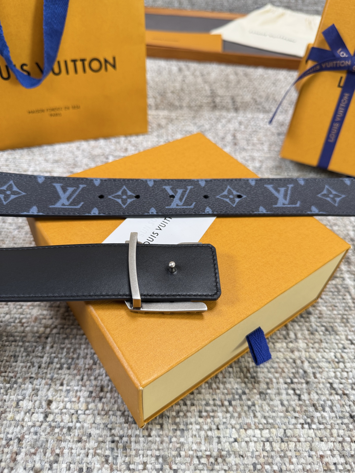 Louis Vuitton LV腰带 PVC皮底系列 原厂五金 精致手工绘边 柔软舒适 宽4.0