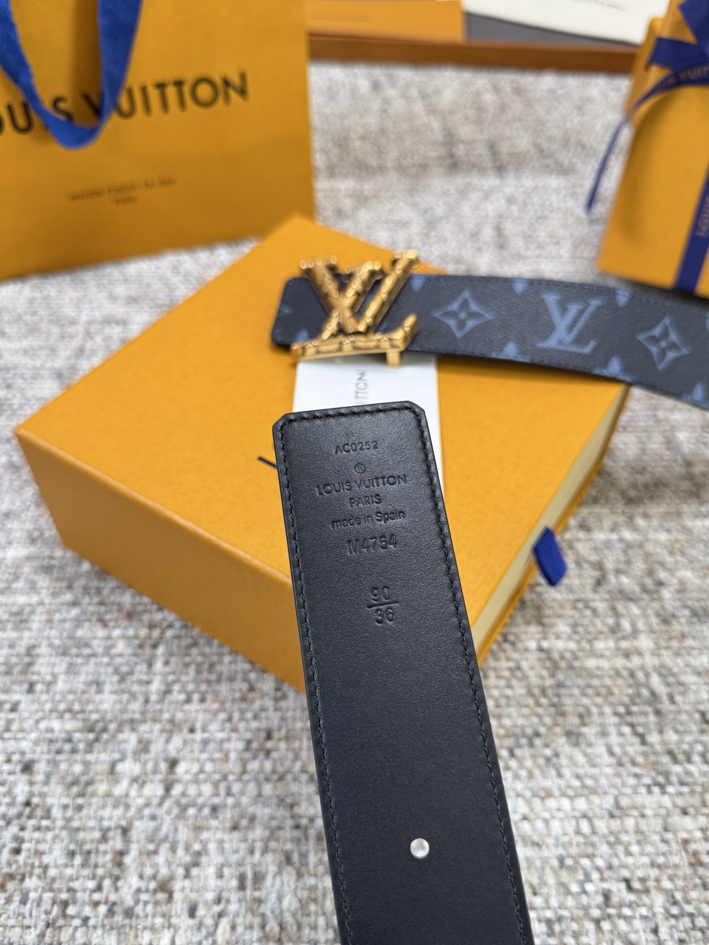 Louis Vuitton LV腰带 PVC皮底系列 原厂五金 精致手工绘边 柔软舒适 宽4.0