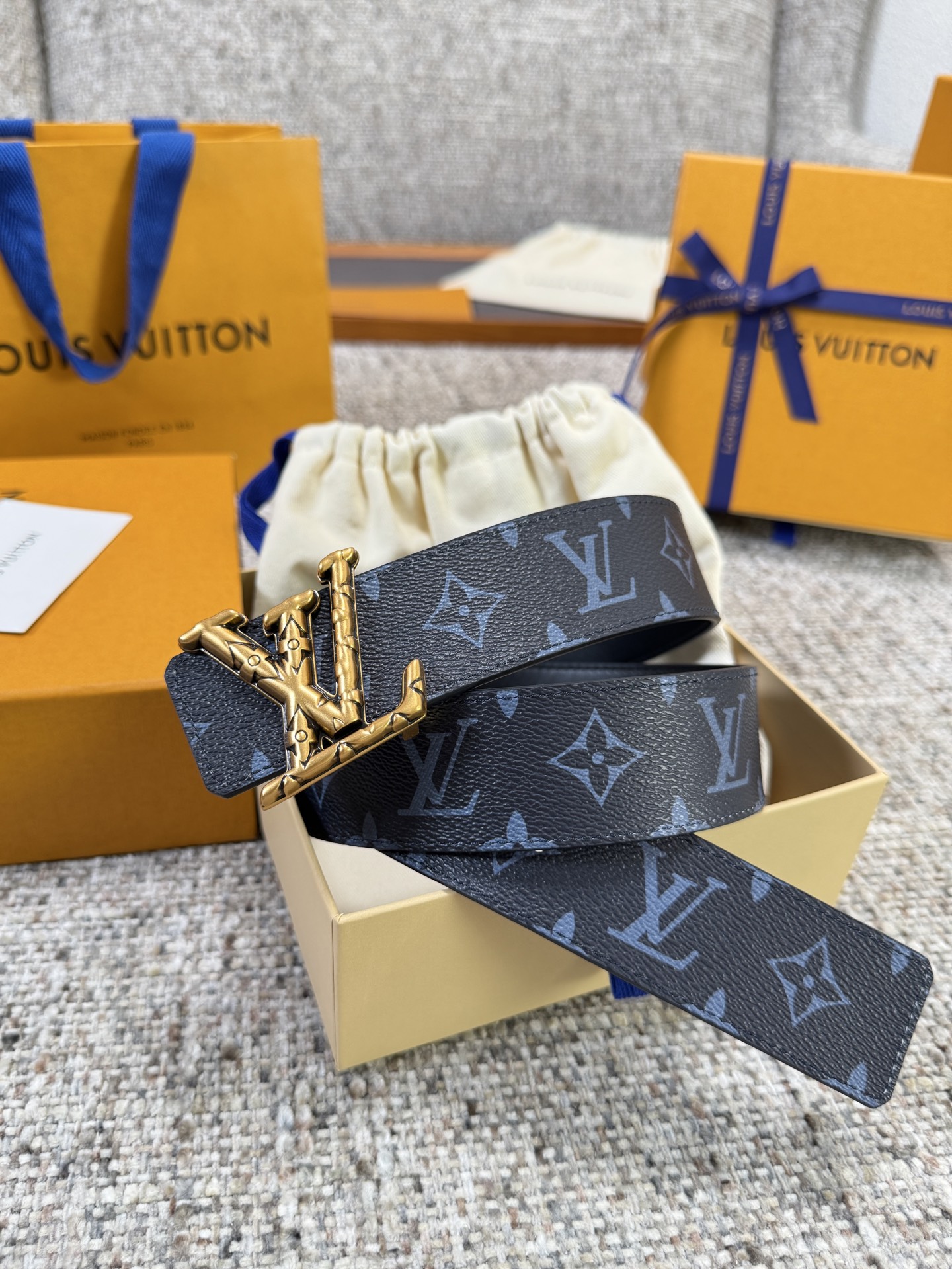 Louis Vuitton LV腰带 PVC皮底系列 原厂五金 精致手工绘边 柔软舒适 宽4.0