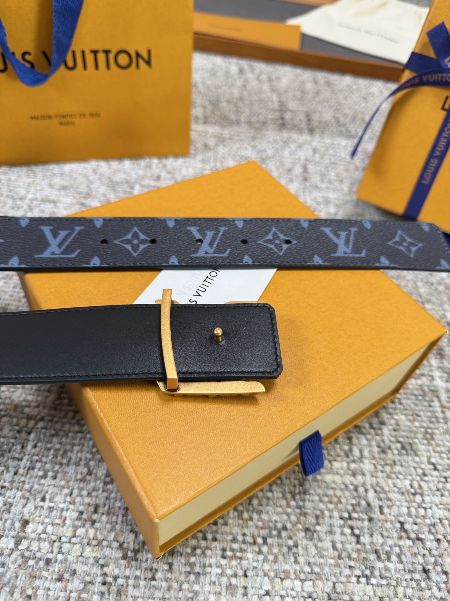 Louis Vuitton LV腰带 PVC皮底系列 原厂五金 精致手工绘边 柔软舒适 宽4.0