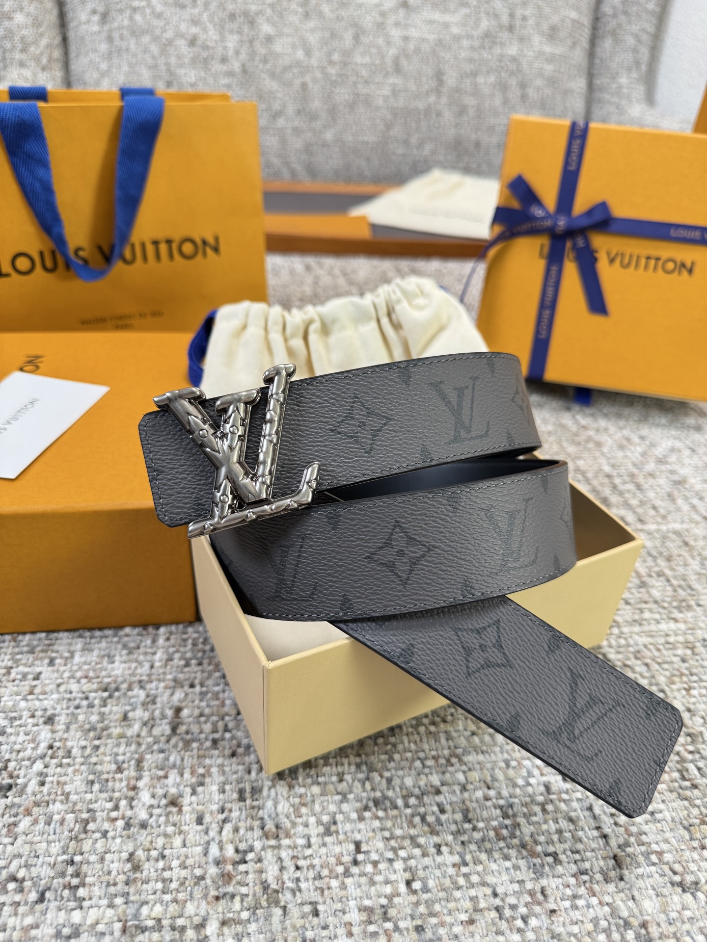 Louis Vuitton LV腰带 PVC皮底系列 原厂五金 精致手工绘边 柔软舒适 宽4.0