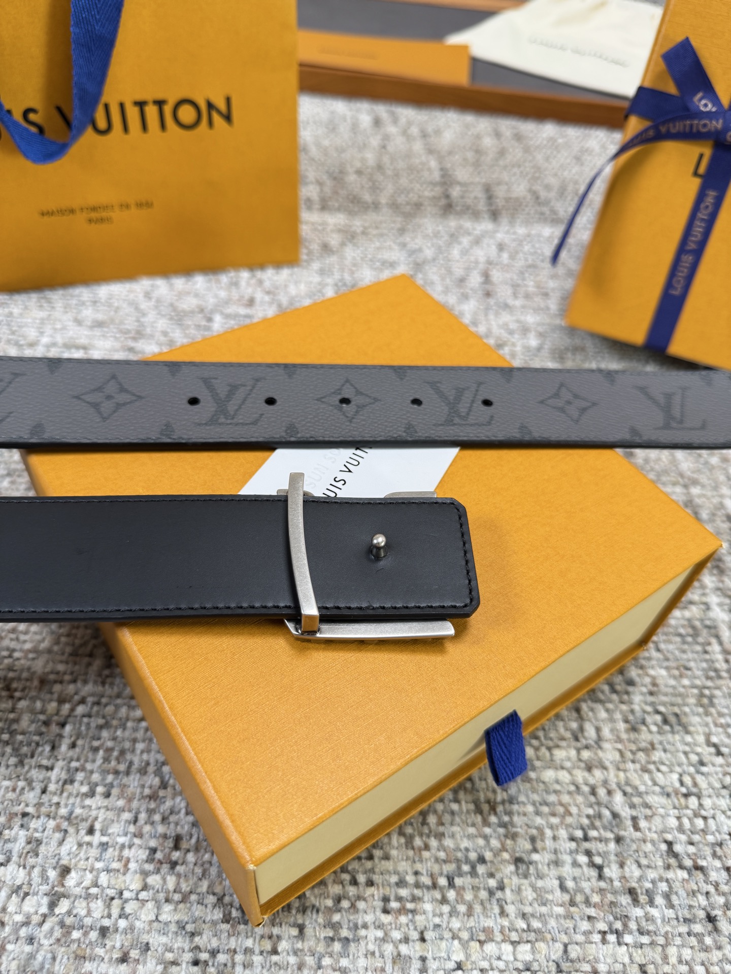 Louis Vuitton LV腰带 PVC皮底系列 原厂五金 精致手工绘边 柔软舒适 宽4.0