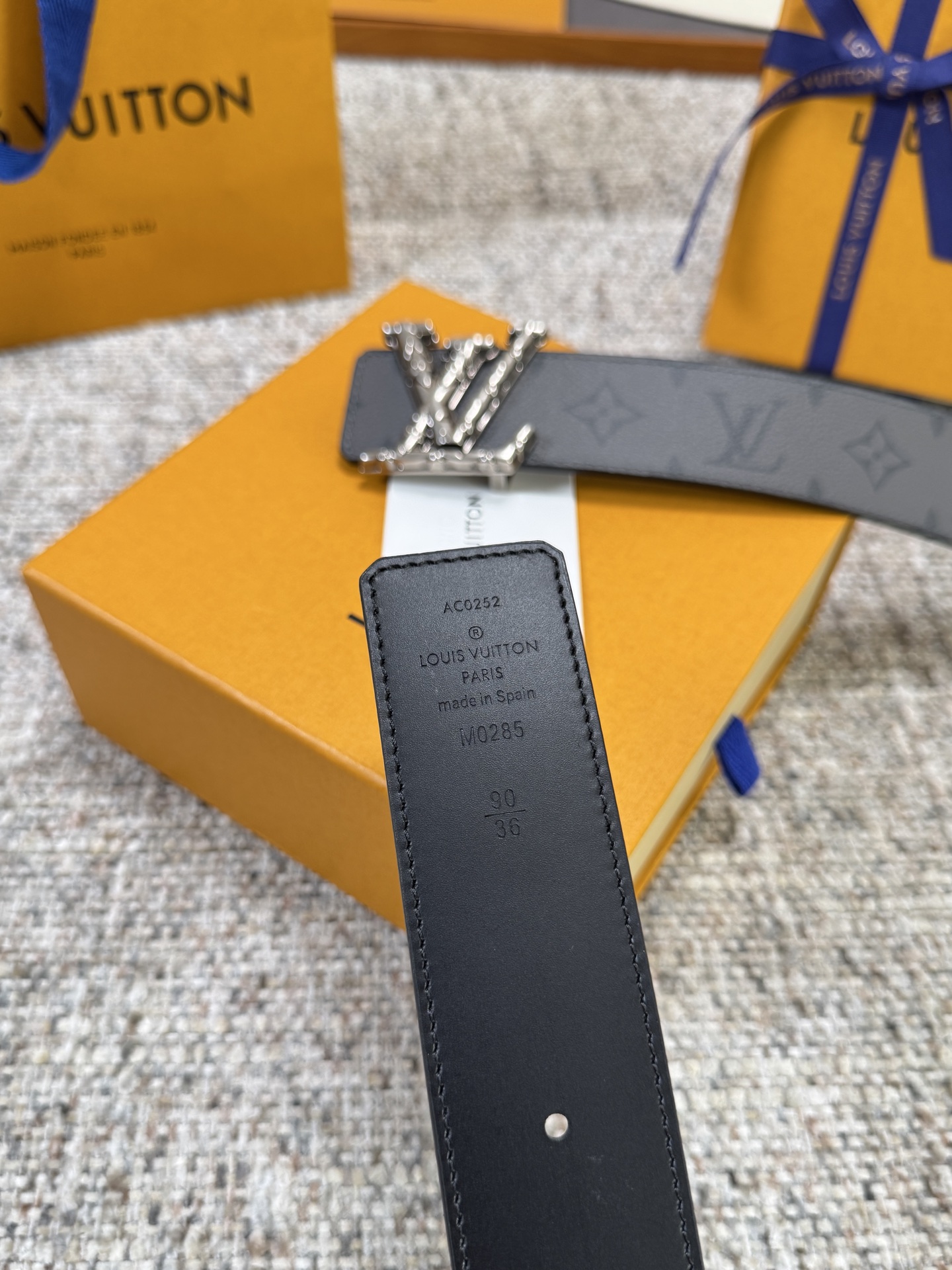 Louis Vuitton LV腰带 PVC皮底系列 原厂五金 精致手工绘边 柔软舒适 宽4.0