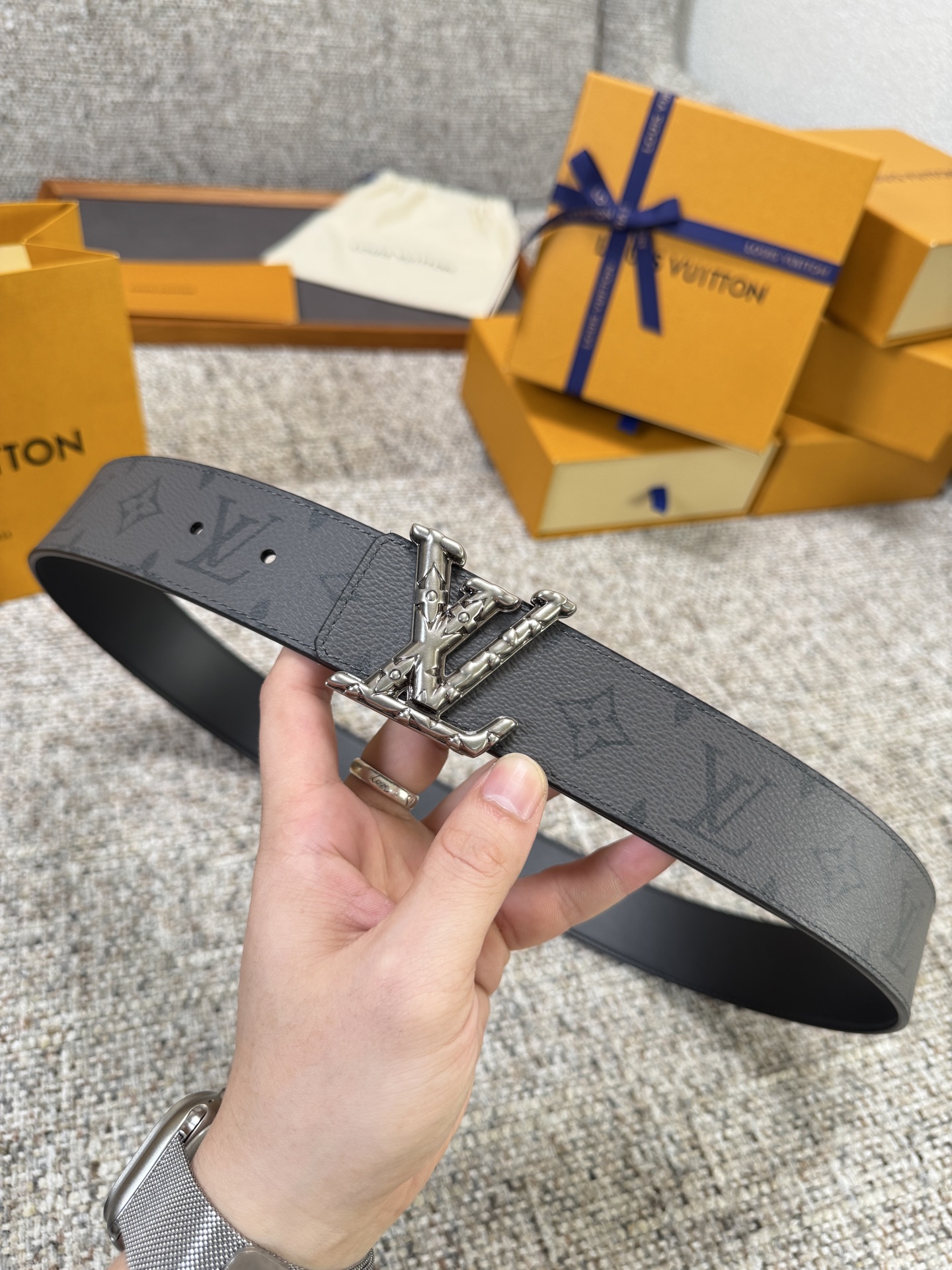 Louis Vuitton LV腰带 PVC皮底系列 原厂五金 精致手工绘边 柔软舒适 宽4.0