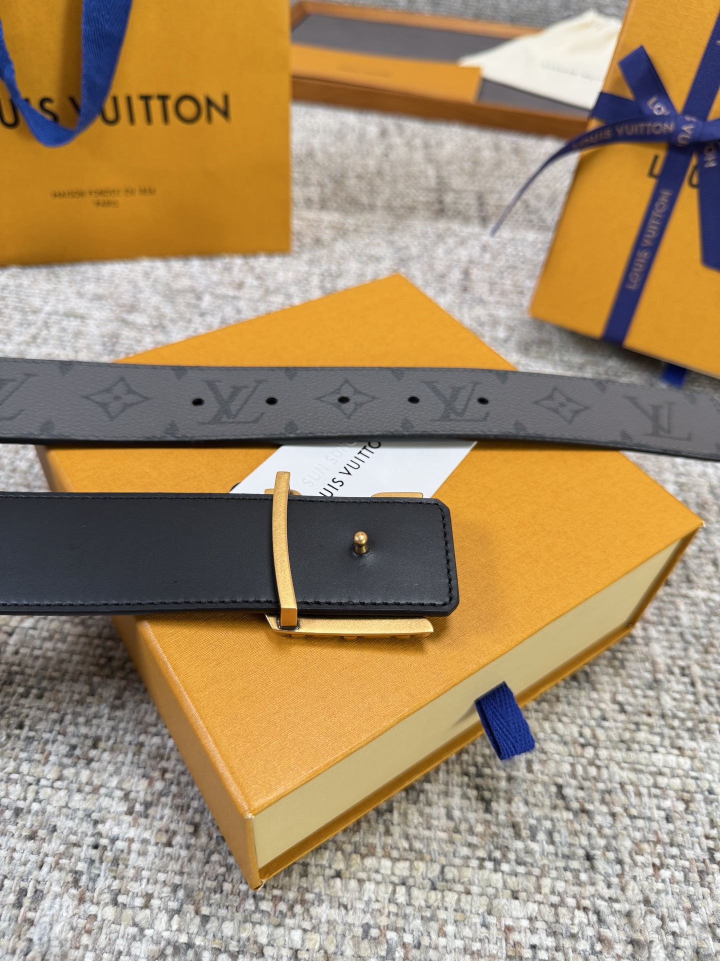 Louis Vuitton LV腰带 PVC皮底系列 原厂五金 精致手工绘边 柔软舒适 宽4.0