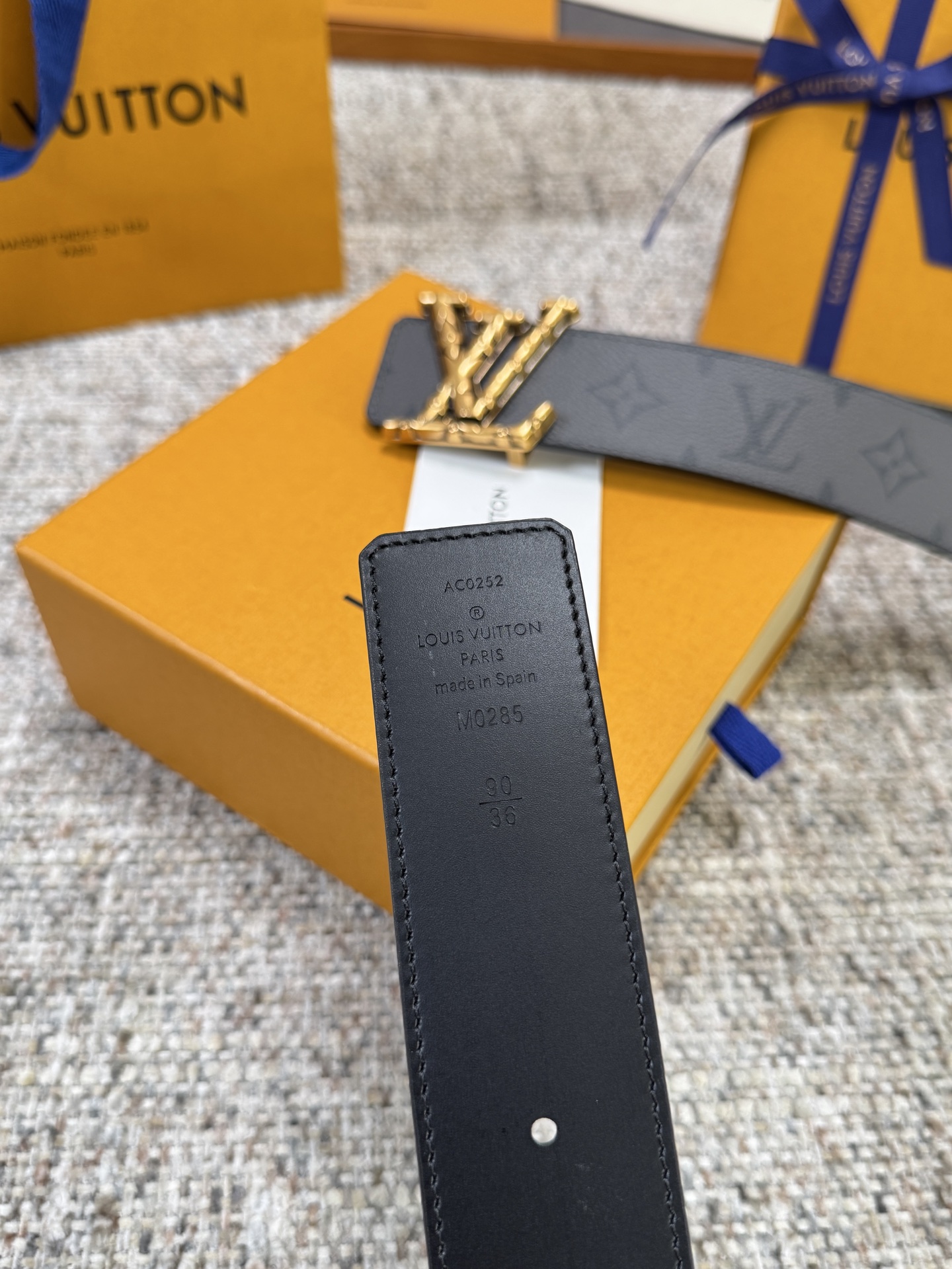 Louis Vuitton LV腰带 PVC皮底系列 原厂五金 精致手工绘边 柔软舒适 宽4.0