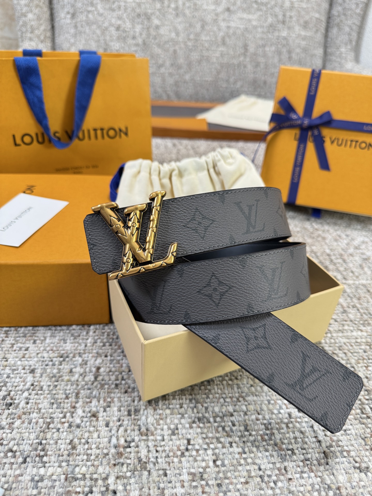 Louis Vuitton LV腰带 PVC皮底系列 原厂五金 精致手工绘边 柔软舒适 宽4.0