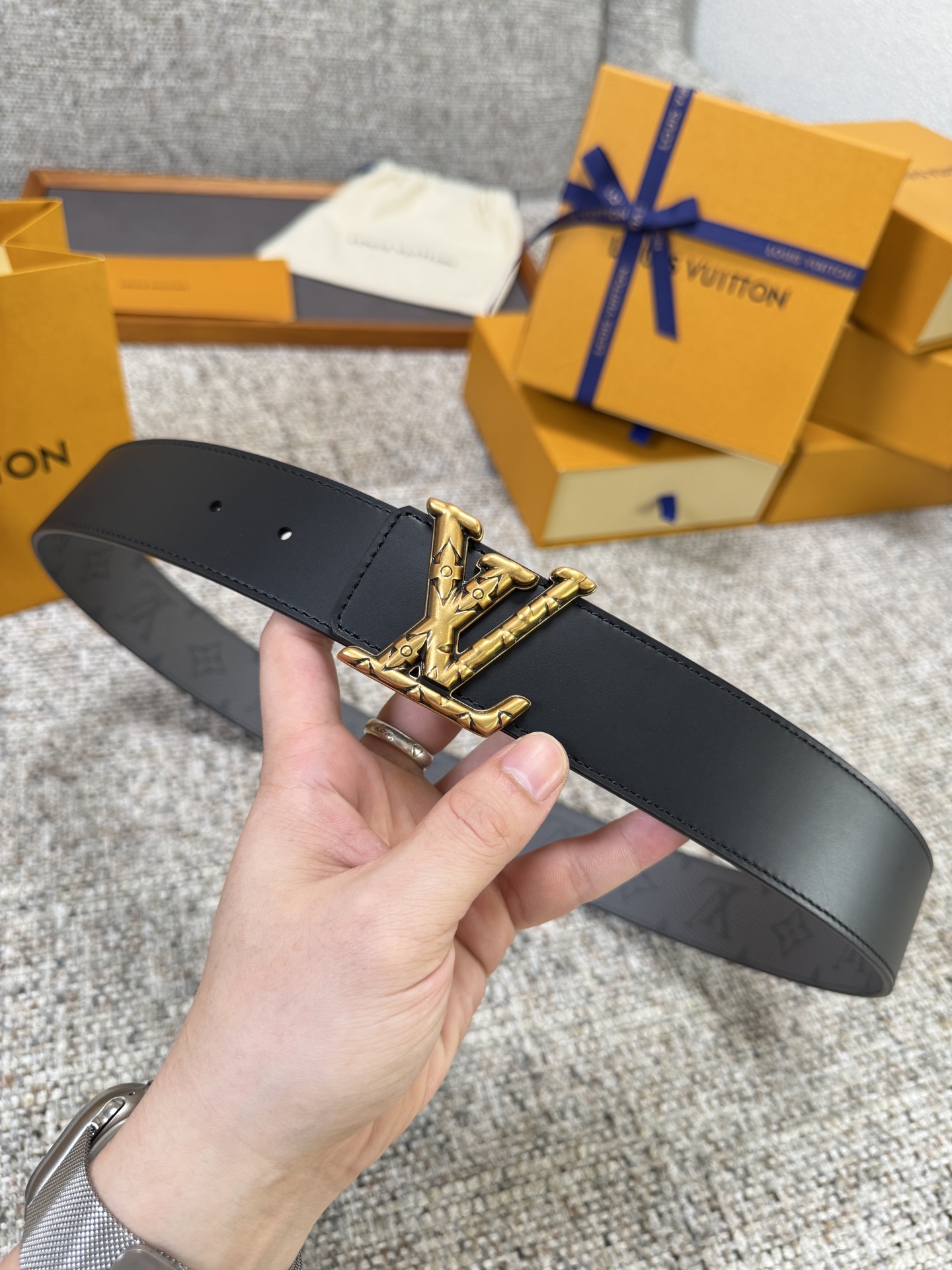 Louis Vuitton LV腰带 PVC皮底系列 原厂五金 精致手工绘边 柔软舒适 宽4.0