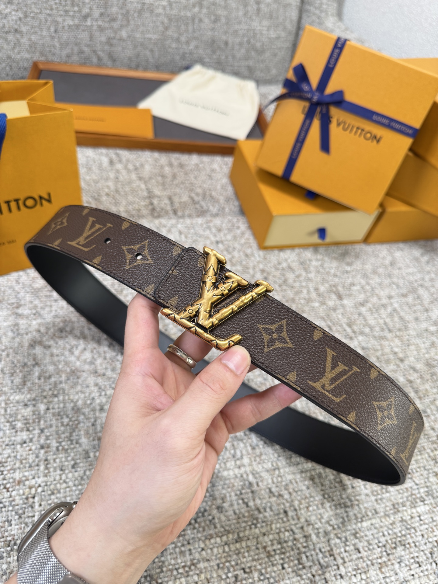 Louis Vuitton LV腰带 PVC皮底系列 原厂五金 精致手工绘边 柔软舒适 宽4.0