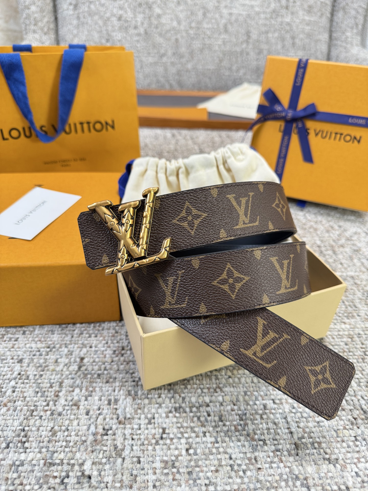 Louis Vuitton LV腰带 PVC皮底系列 原厂五金 精致手工绘边 柔软舒适 宽4.0