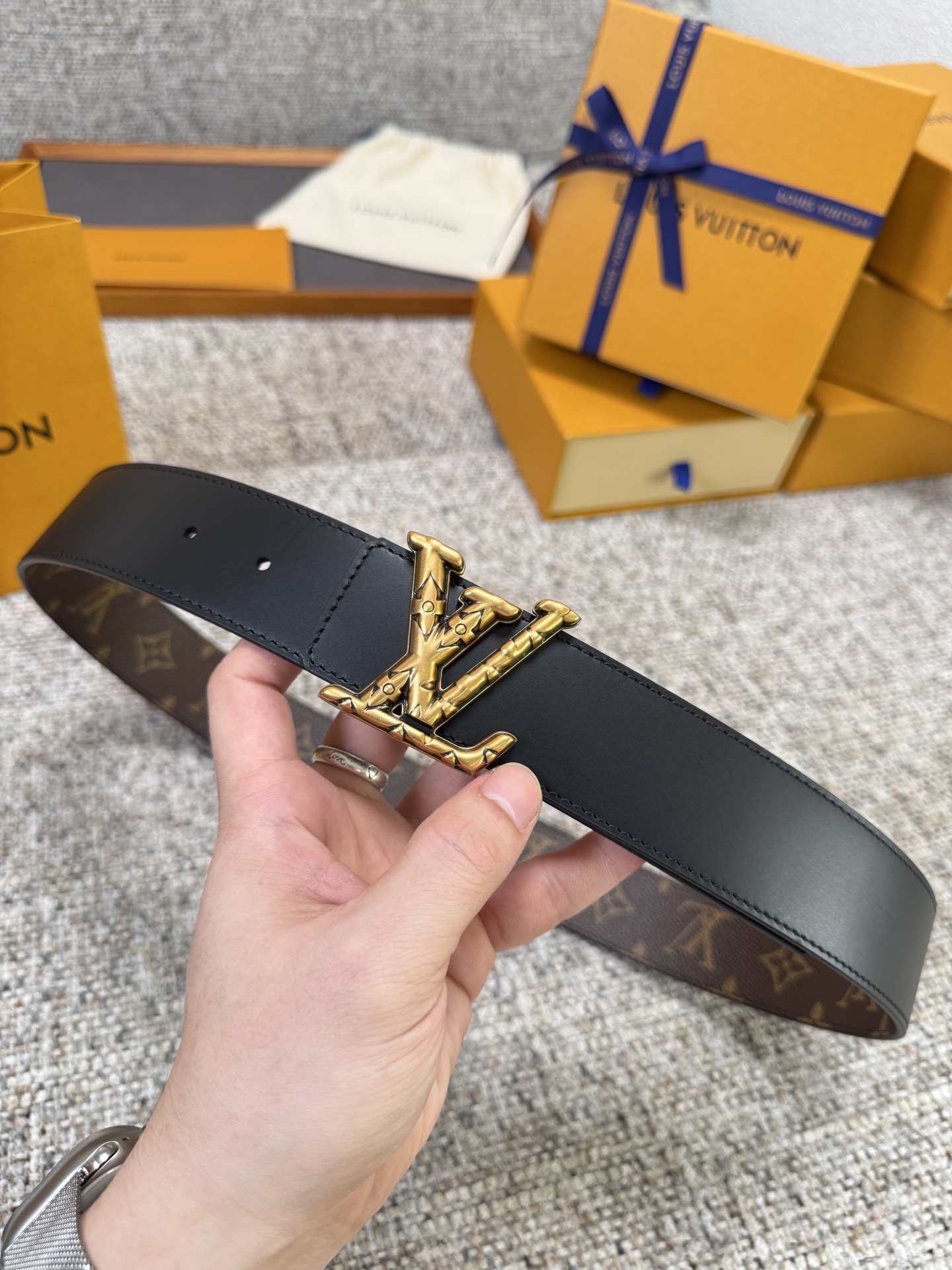 Louis Vuitton LV腰带 PVC皮底系列 原厂五金 精致手工绘边 柔软舒适 宽4.0