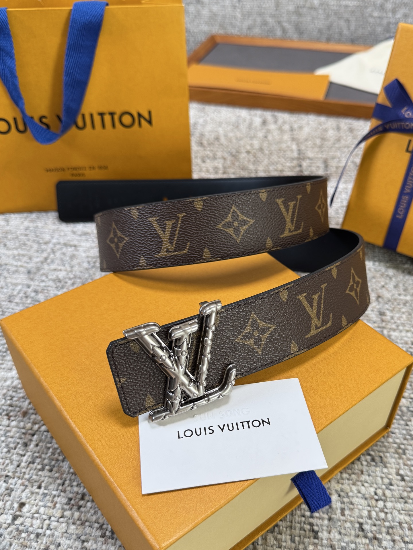 Louis Vuitton LV腰带 PVC皮底系列 原厂五金 精致手工绘边 柔软舒适 宽4.0