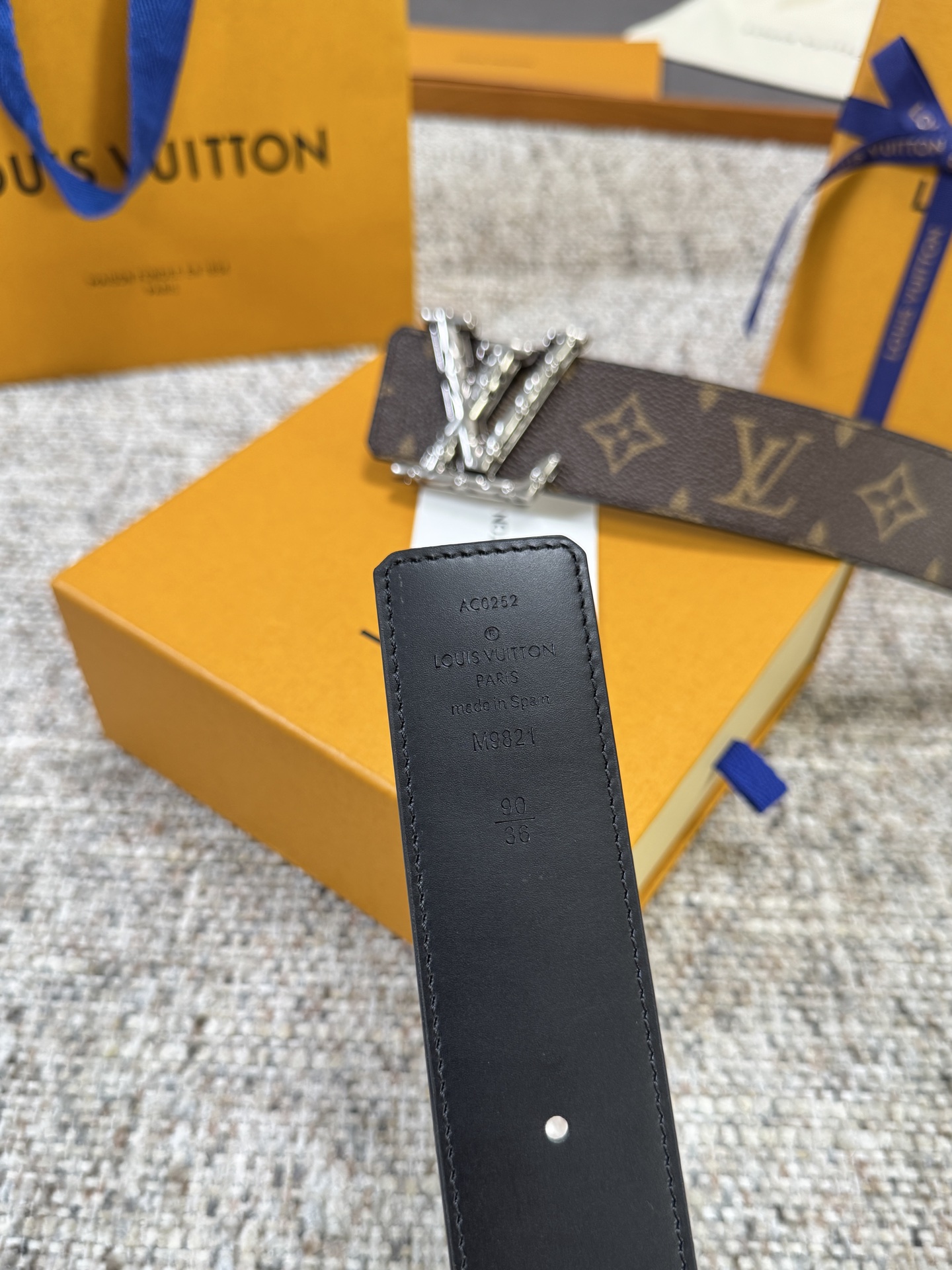 Louis Vuitton LV腰带 PVC皮底系列 原厂五金 精致手工绘边 柔软舒适 宽4.0