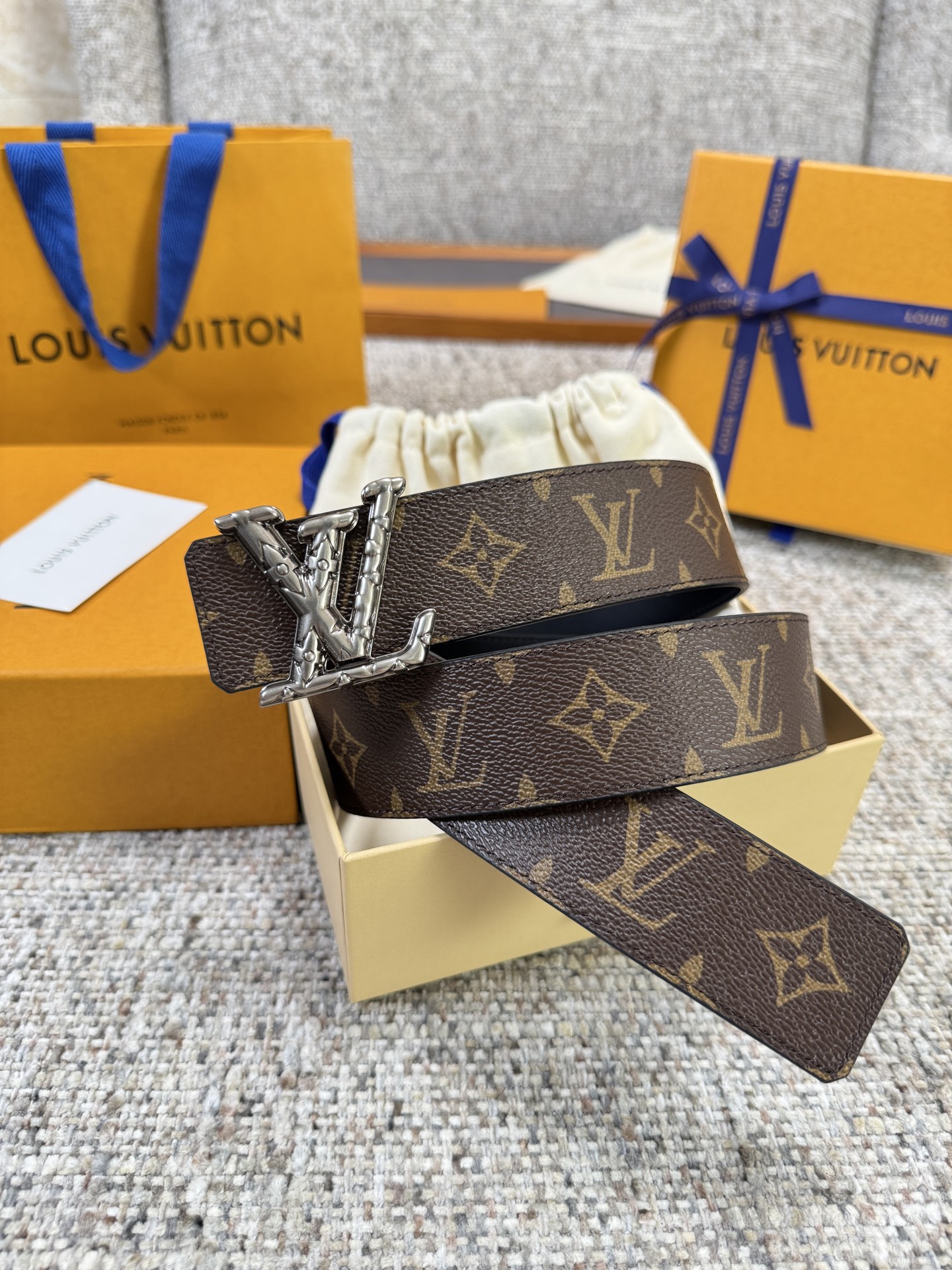 Louis Vuitton LV腰带 PVC皮底系列 原厂五金 精致手工绘边 柔软舒适 宽4.0