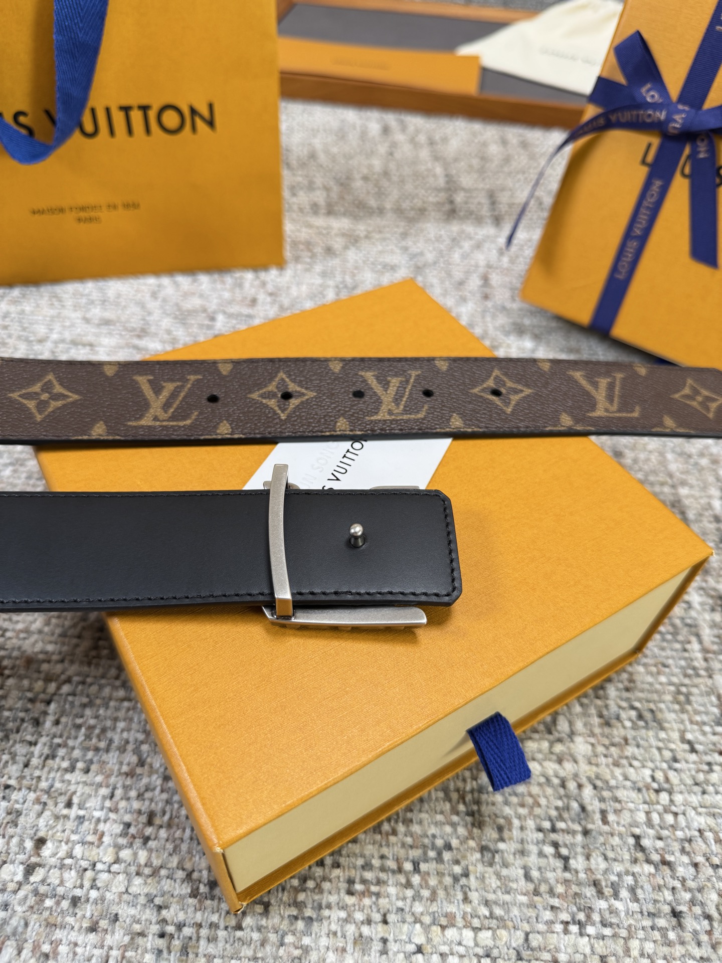 Louis Vuitton LV腰带 PVC皮底系列 原厂五金 精致手工绘边 柔软舒适 宽4.0