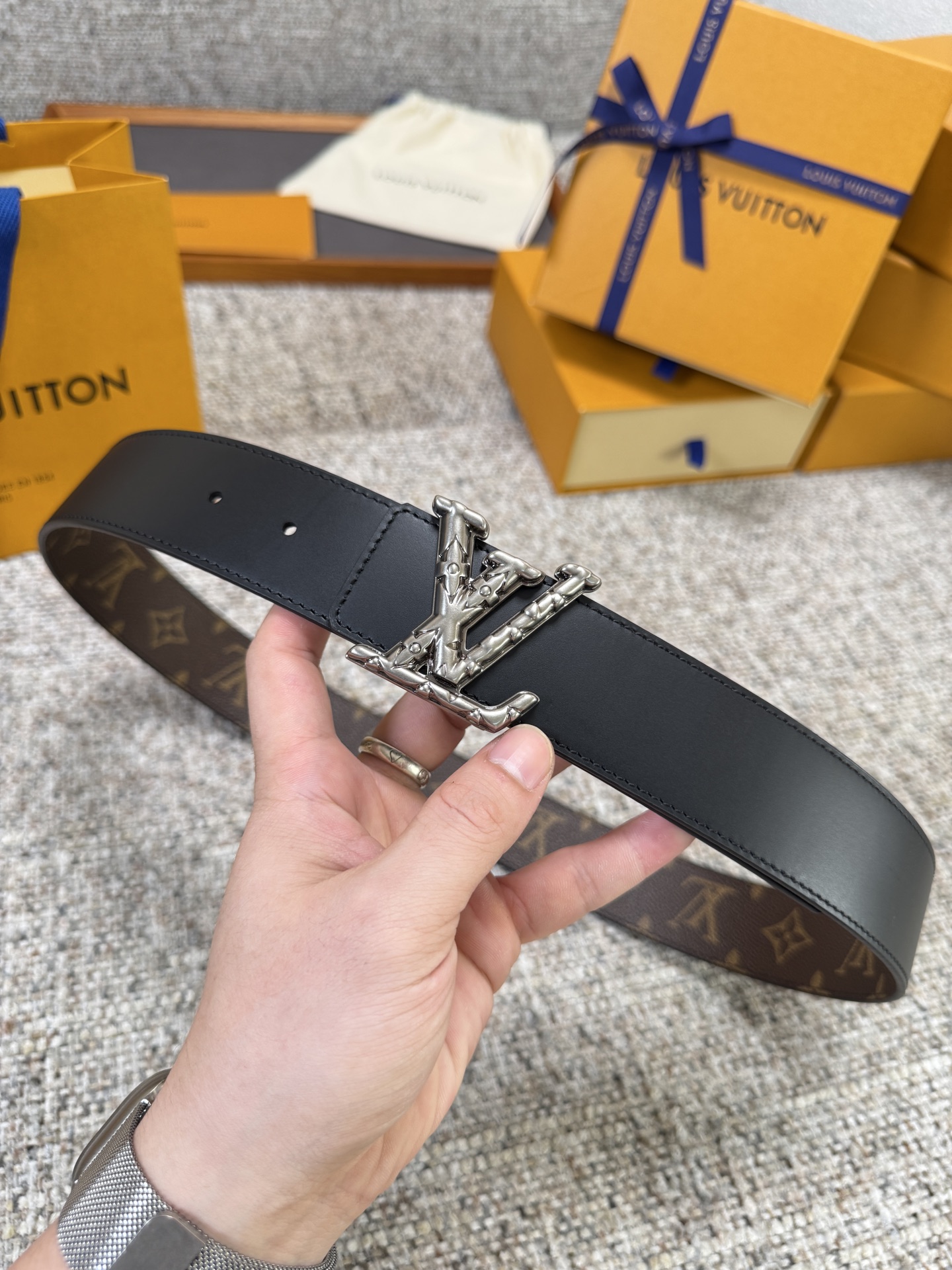 Louis Vuitton LV腰带 PVC皮底系列 原厂五金 精致手工绘边 柔软舒适 宽4.0