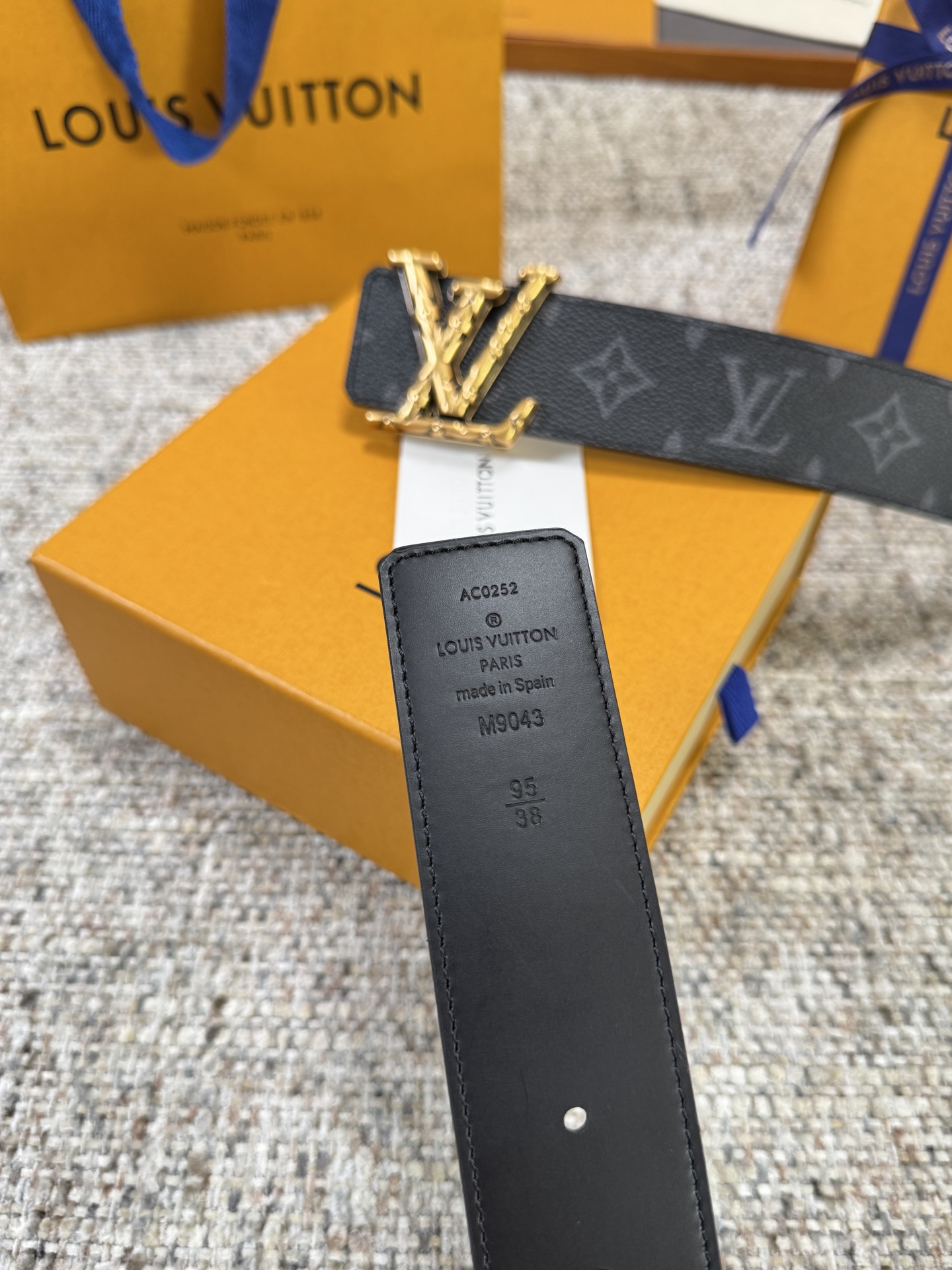Louis Vuitton LV腰带 PVC皮底系列 原厂五金 精致手工绘边 柔软舒适 宽4.0