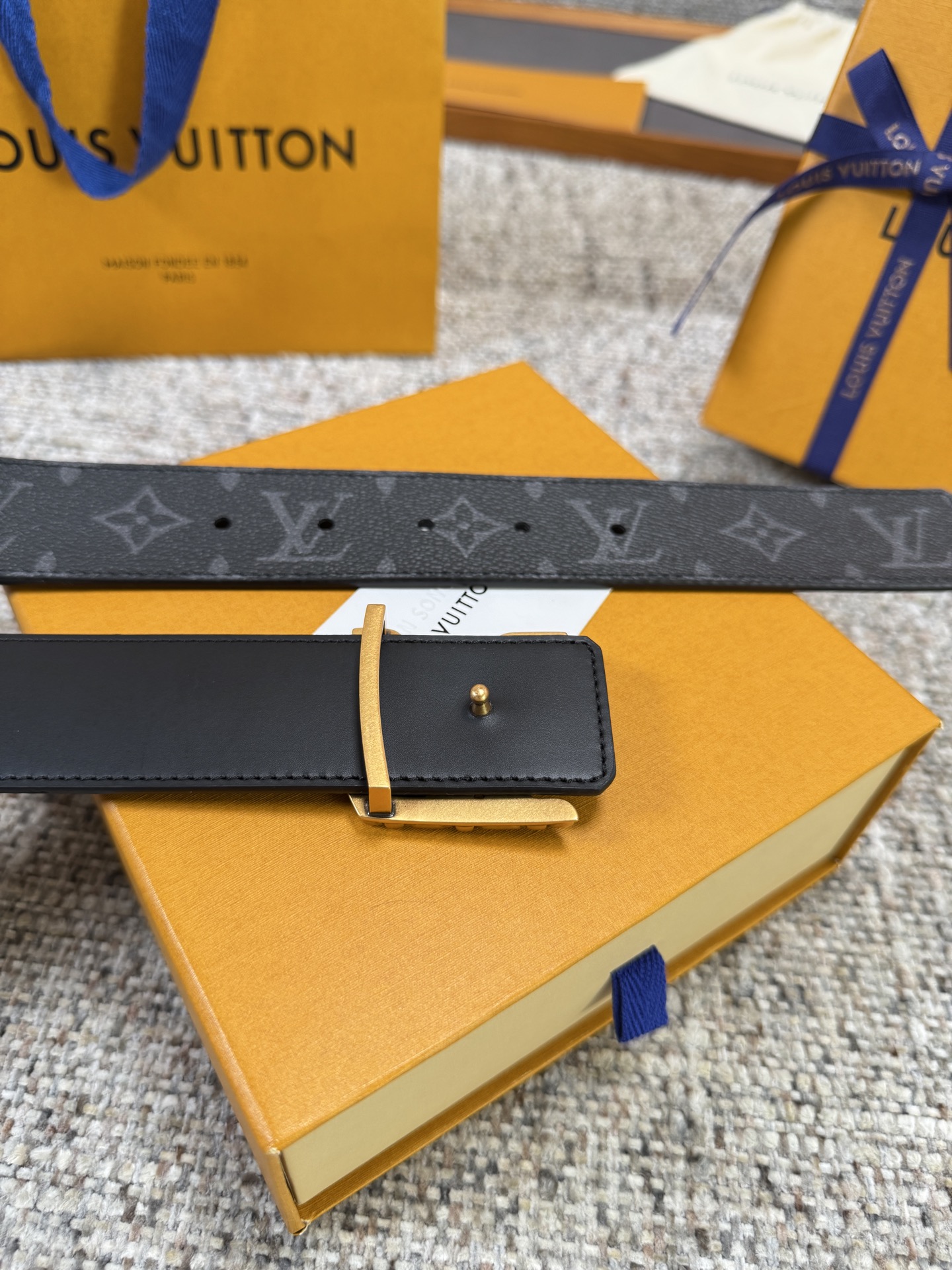 Louis Vuitton LV腰带 PVC皮底系列 原厂五金 精致手工绘边 柔软舒适 宽4.0