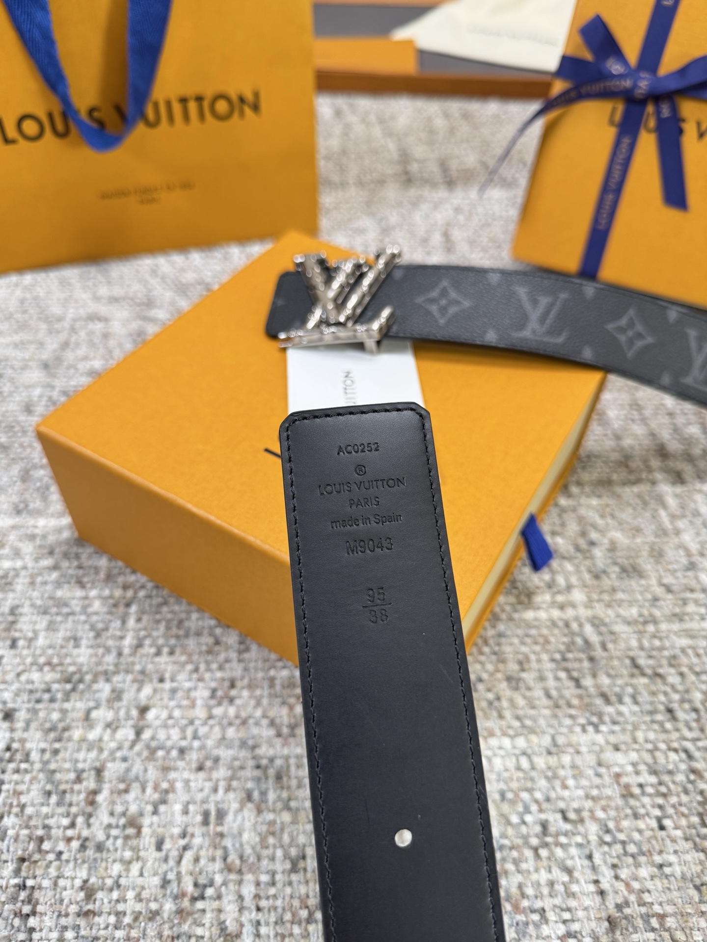 Louis Vuitton LV腰带 PVC皮底系列 原厂五金 精致手工绘边 柔软舒适 宽4.0