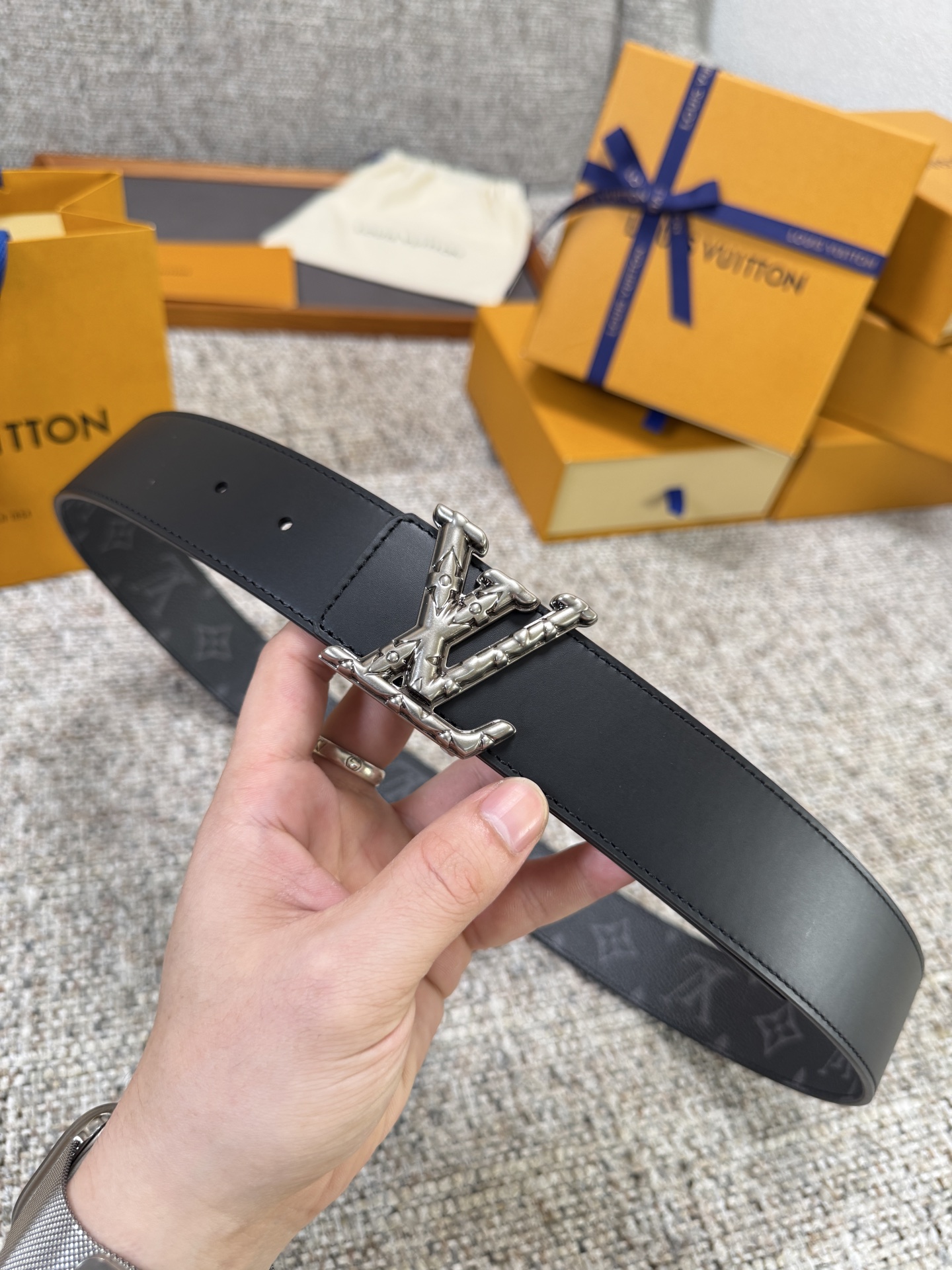 Louis Vuitton LV腰带 PVC皮底系列 原厂五金 精致手工绘边 柔软舒适 宽4.0