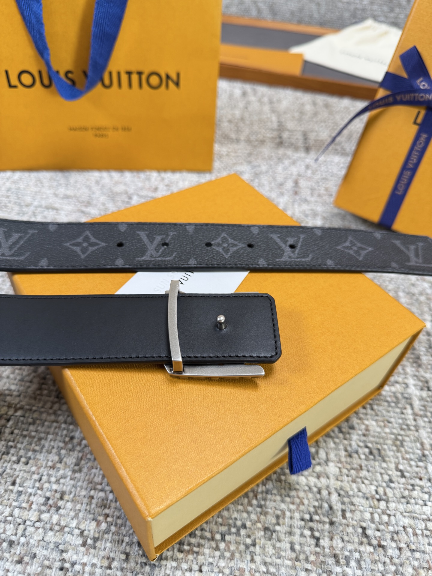 Louis Vuitton LV腰带 PVC皮底系列 原厂五金 精致手工绘边 柔软舒适 宽4.0