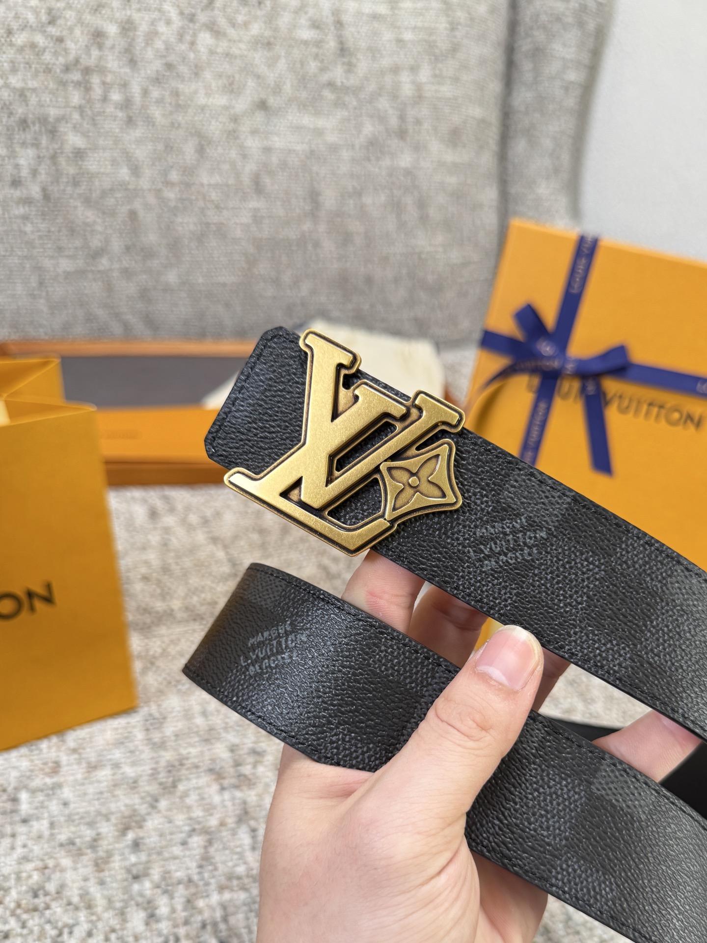 Louis Vuitton LV腰带 PVC皮底系列 原厂五金 精致手工绘边 柔软舒适 宽4.0