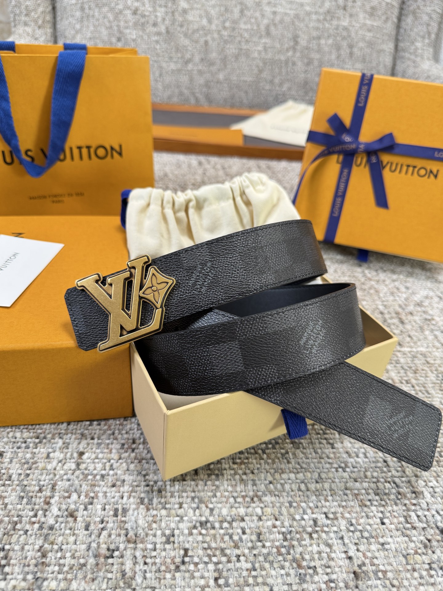Louis Vuitton LV腰带 PVC皮底系列 原厂五金 精致手工绘边 柔软舒适 宽4.0