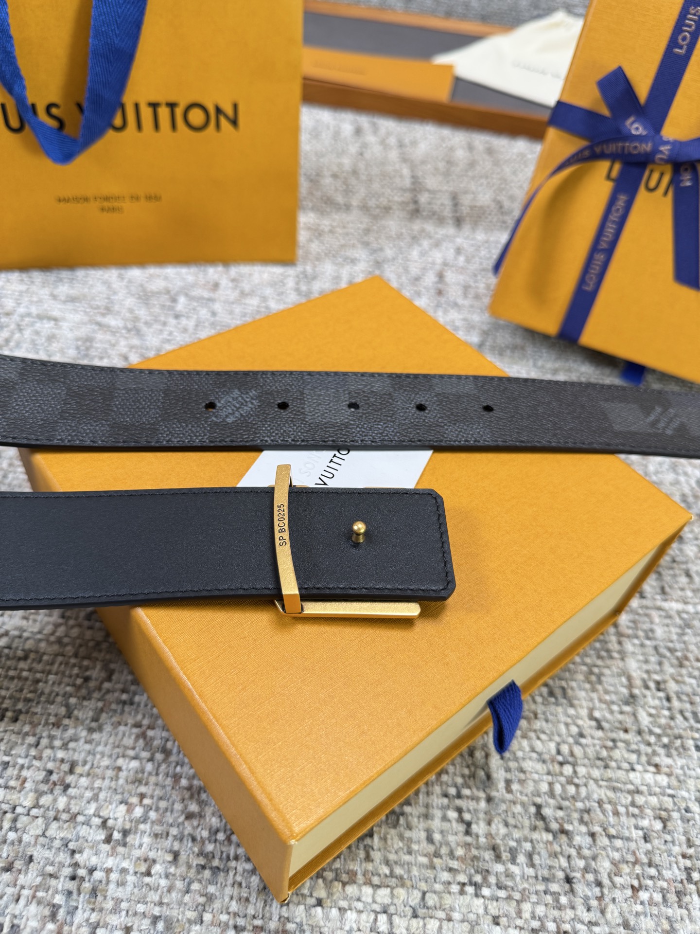 Louis Vuitton LV腰带 PVC皮底系列 原厂五金 精致手工绘边 柔软舒适 宽4.0