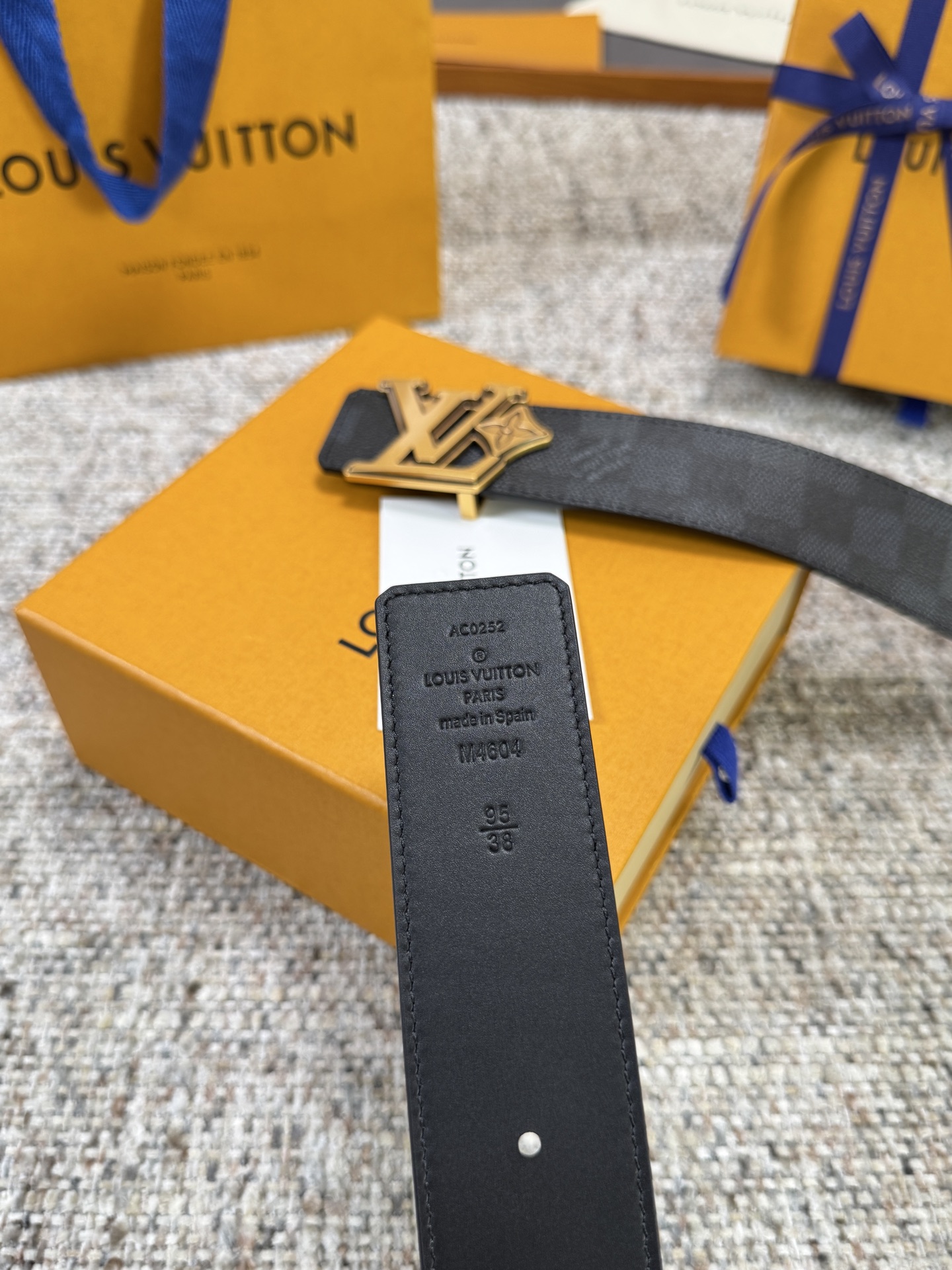 Louis Vuitton LV腰带 PVC皮底系列 原厂五金 精致手工绘边 柔软舒适 宽4.0