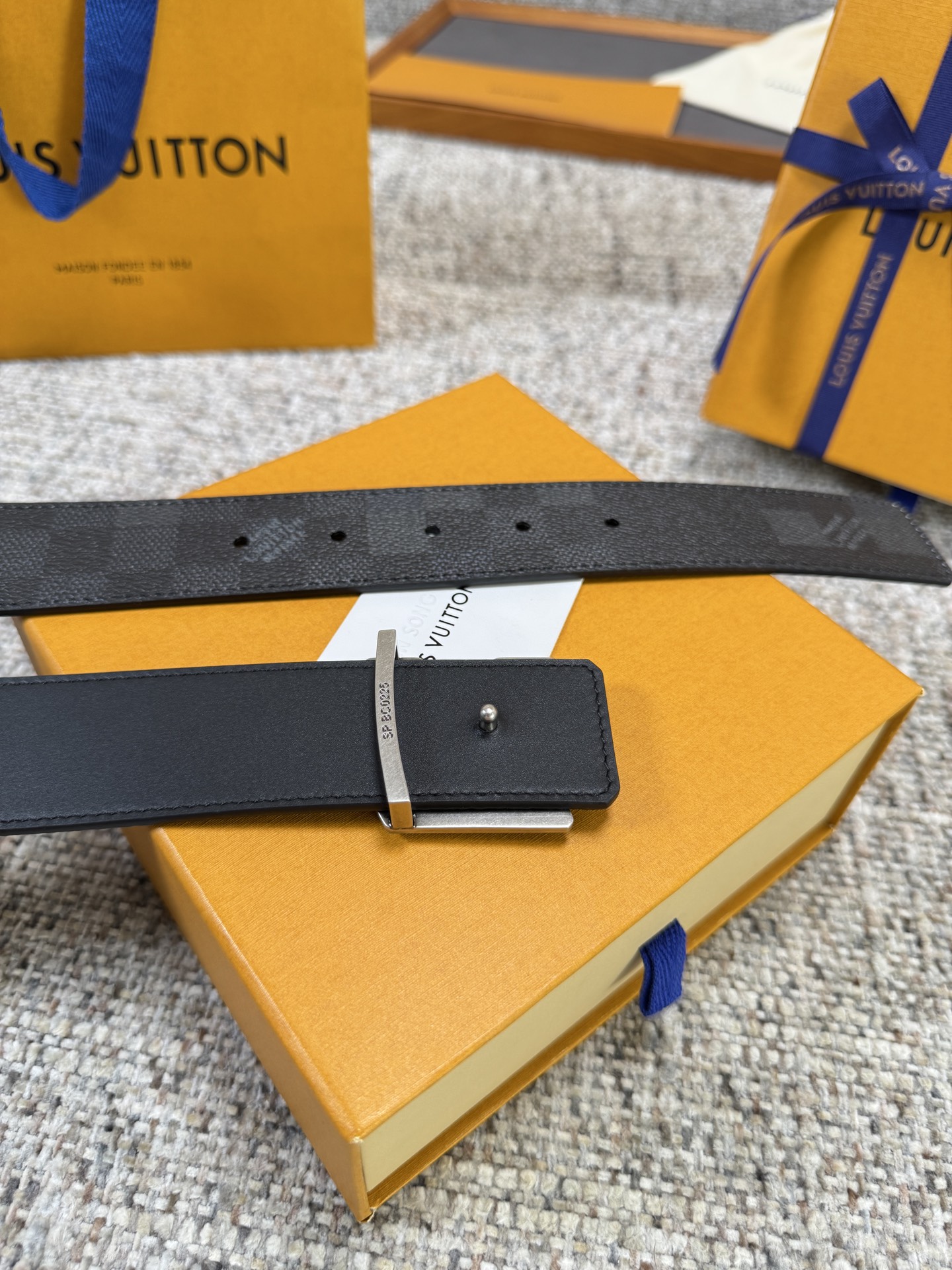 Louis Vuitton LV腰带 PVC皮底系列 原厂五金 精致手工绘边 柔软舒适 宽4.0