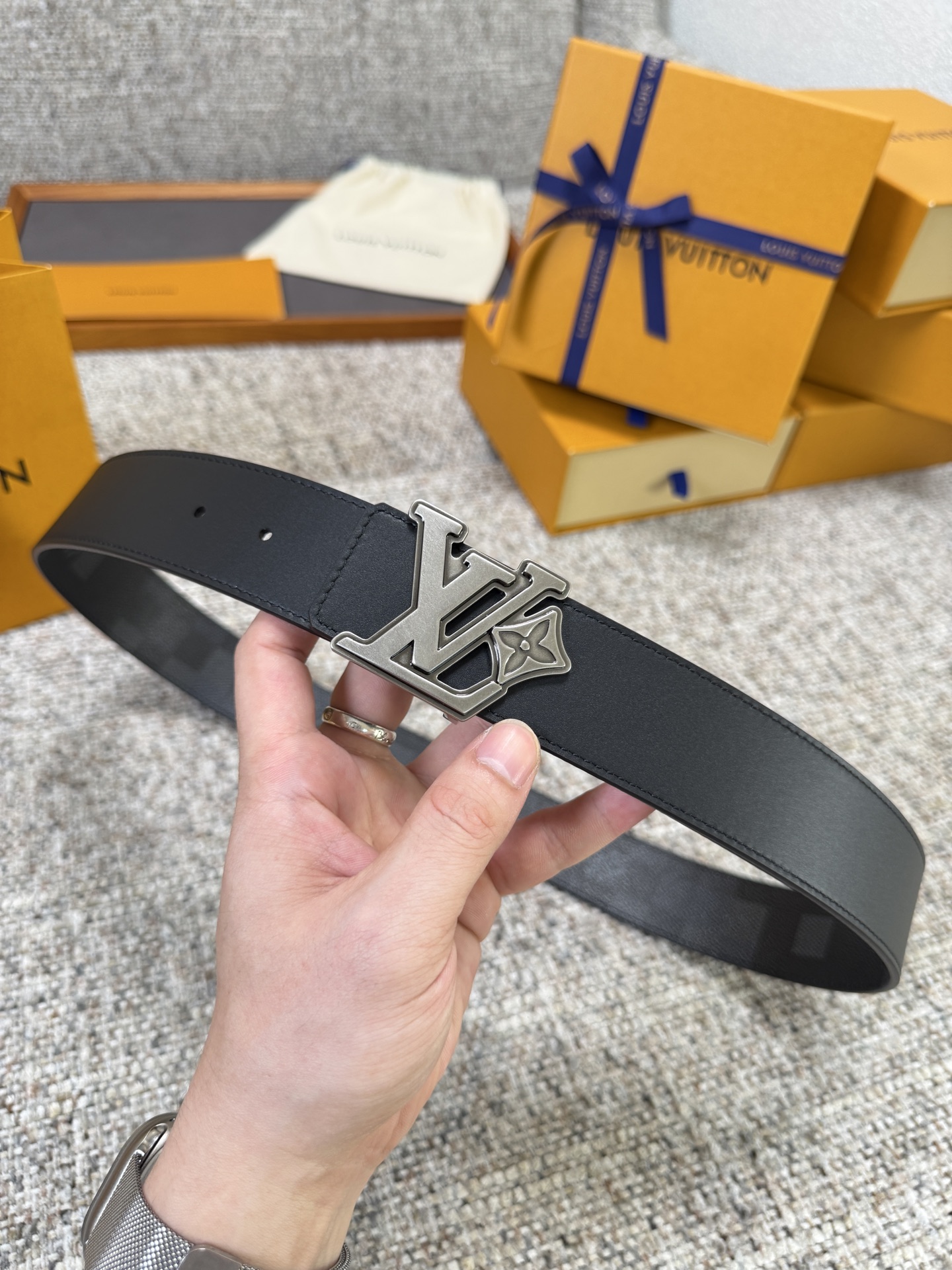 Louis Vuitton LV腰带 PVC皮底系列 原厂五金 精致手工绘边 柔软舒适 宽4.0
