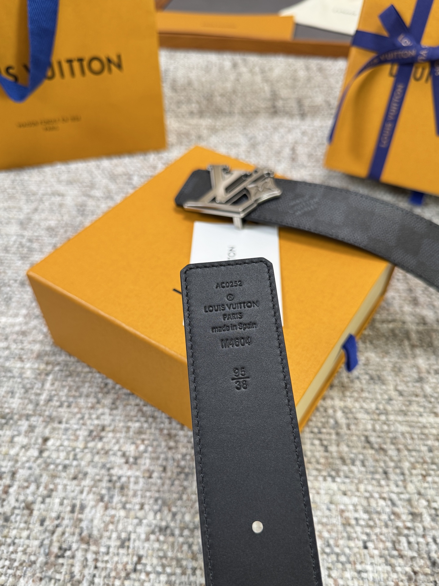 Louis Vuitton LV腰带 PVC皮底系列 原厂五金 精致手工绘边 柔软舒适 宽4.0