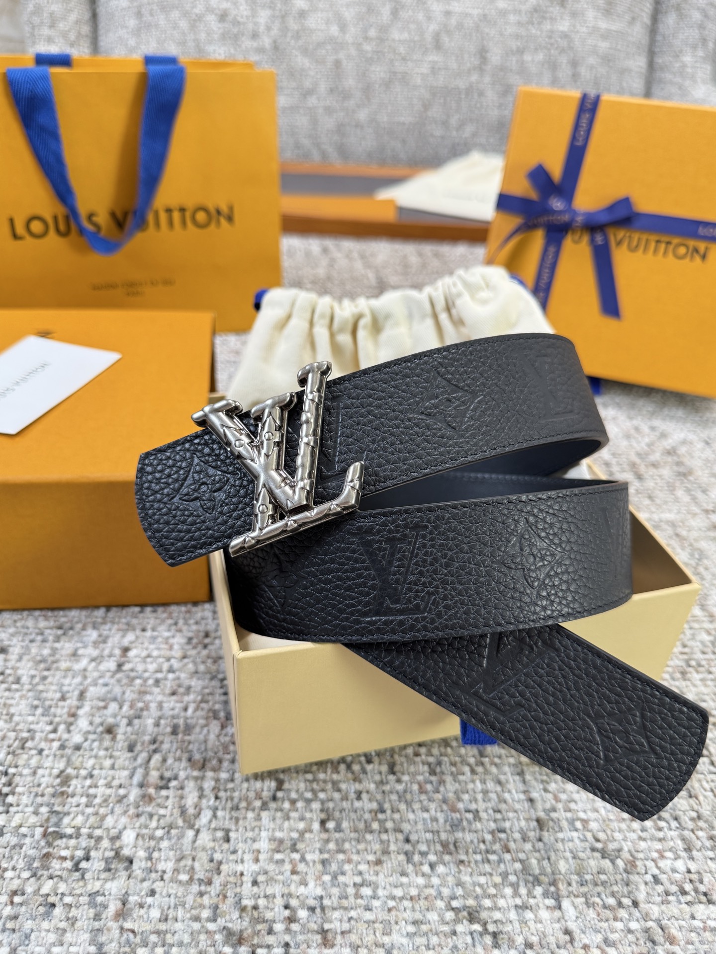 Louis Vuitton LV腰带 Dimension皮底系列 原厂五金 精致手工绘边 柔软舒适 宽4