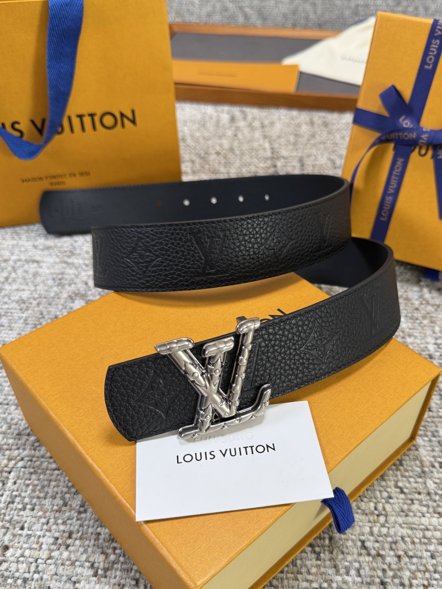 Louis Vuitton LV腰带 Dimension皮底系列 原厂五金 精致手工绘边 柔软舒适 宽4