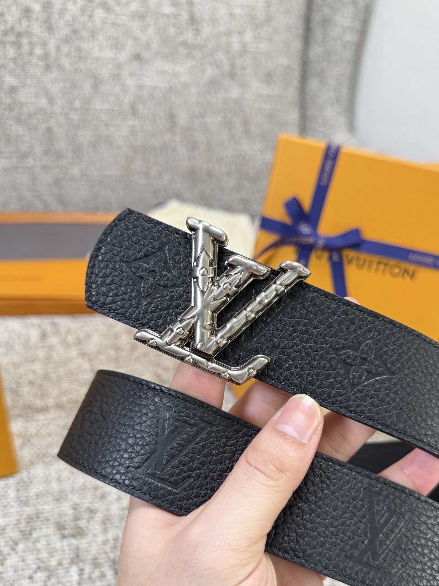 Louis Vuitton LV腰带 Dimension皮底系列 原厂五金 精致手工绘边 柔软舒适 宽4